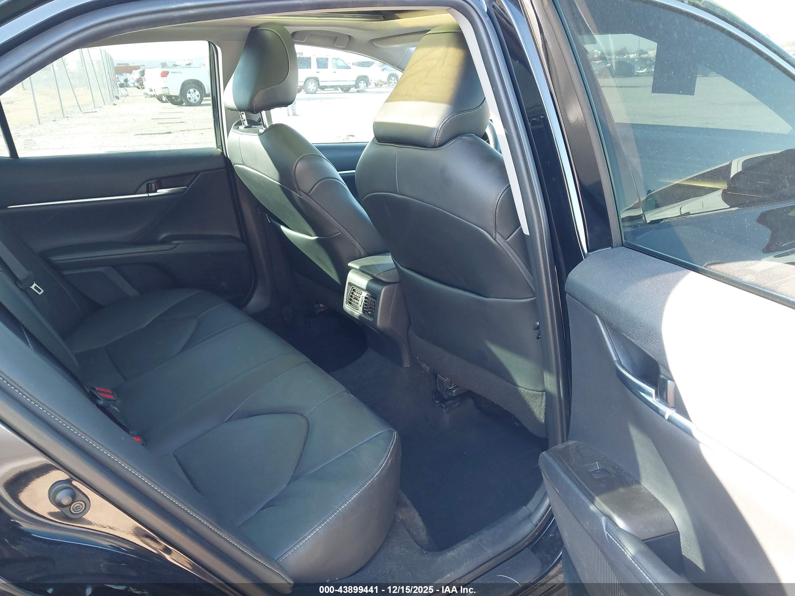 TOYOTA CAMRY image 8