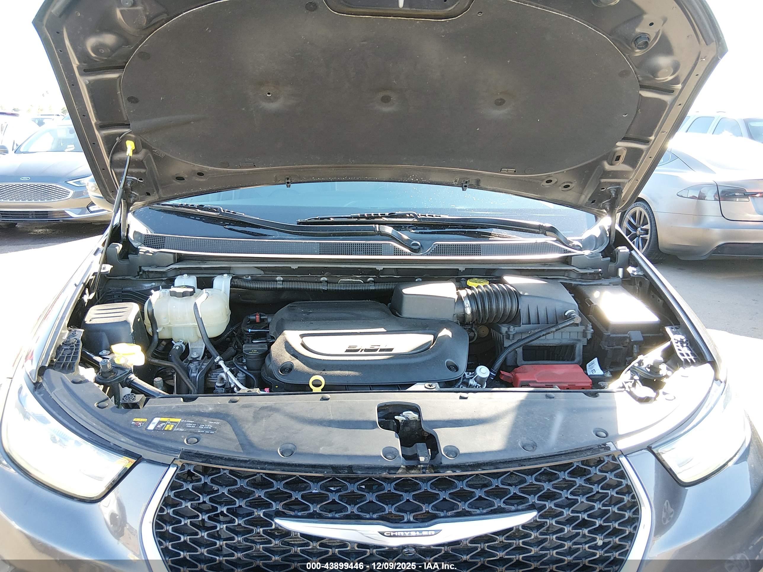 CHRYSLER PACIFICA image 10
