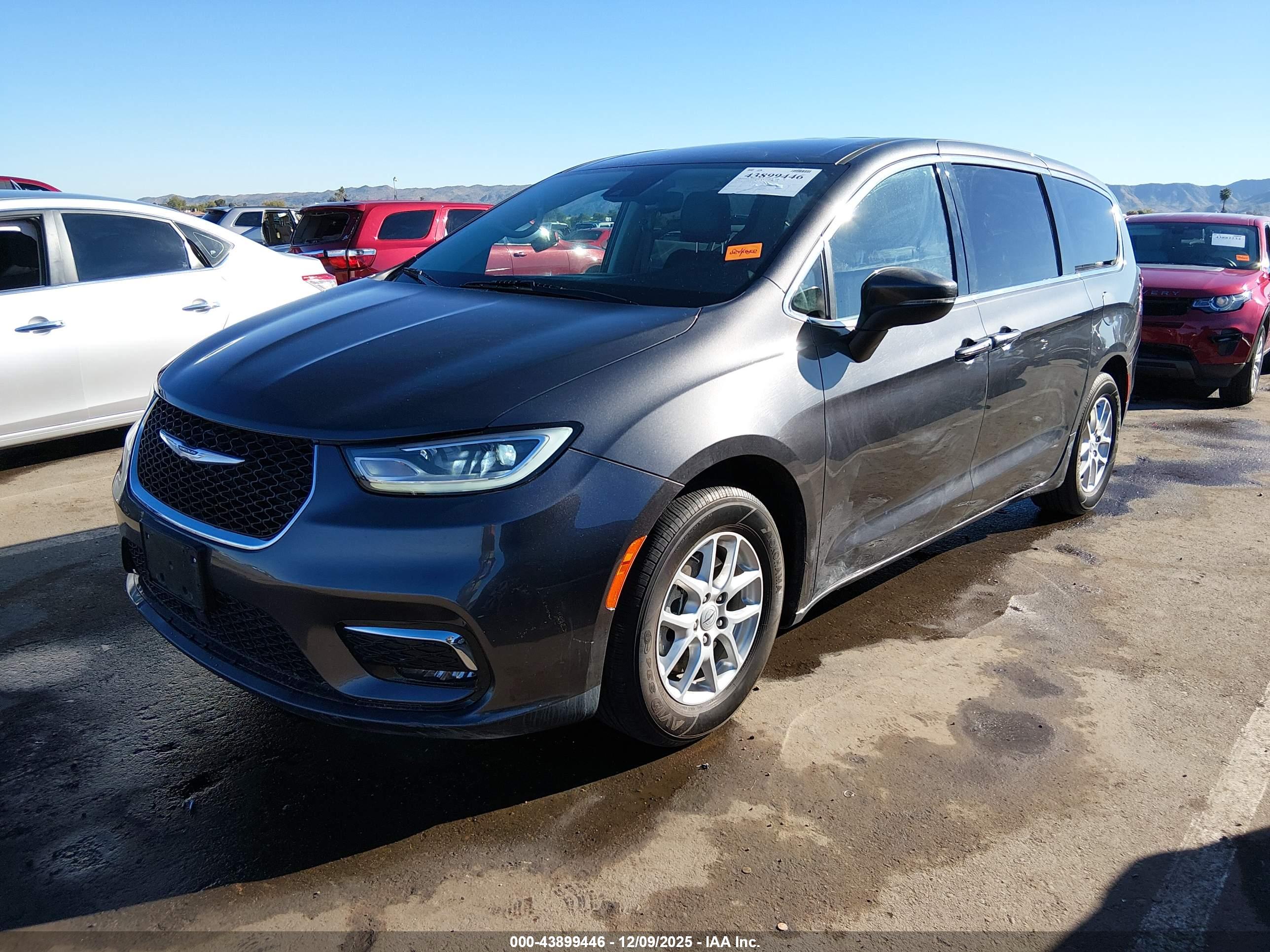 CHRYSLER PACIFICA image 2