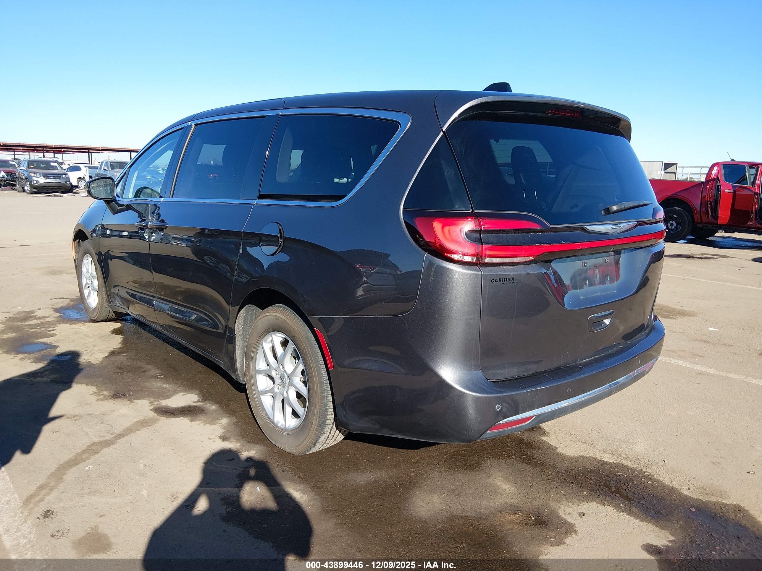CHRYSLER PACIFICA image 3