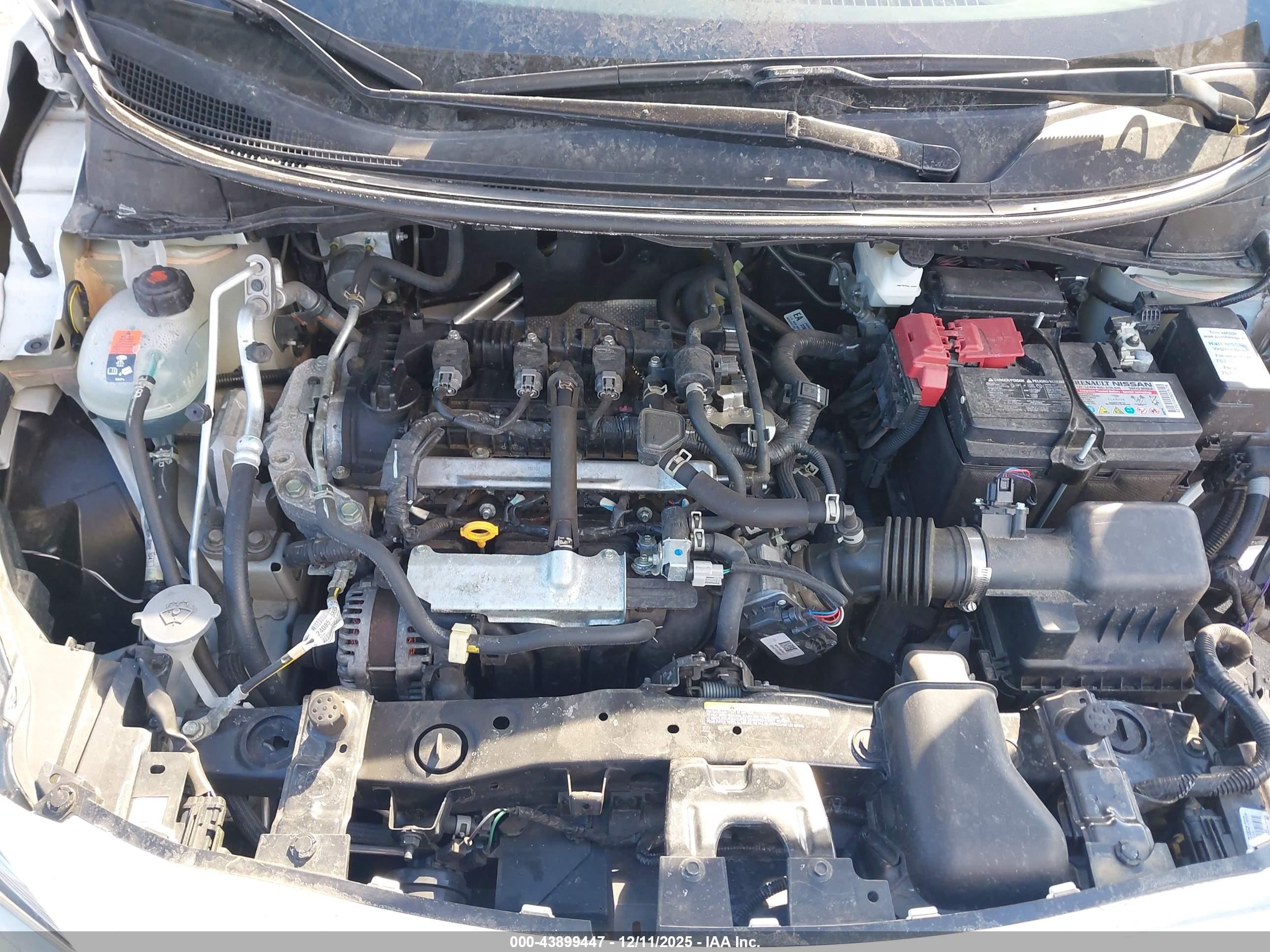 NISSAN VERSA image 10