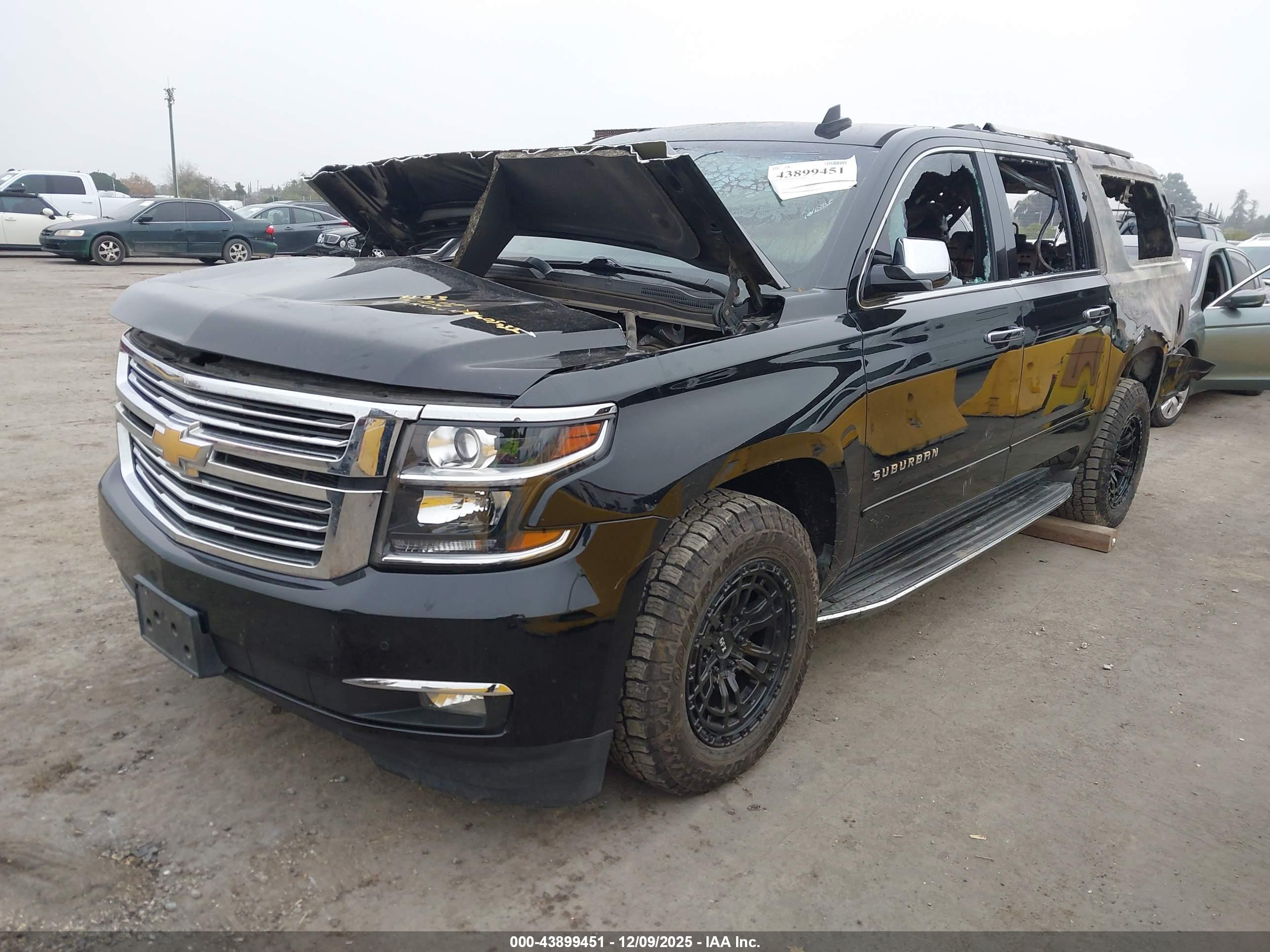 CHEVROLET SUBURBAN image 2