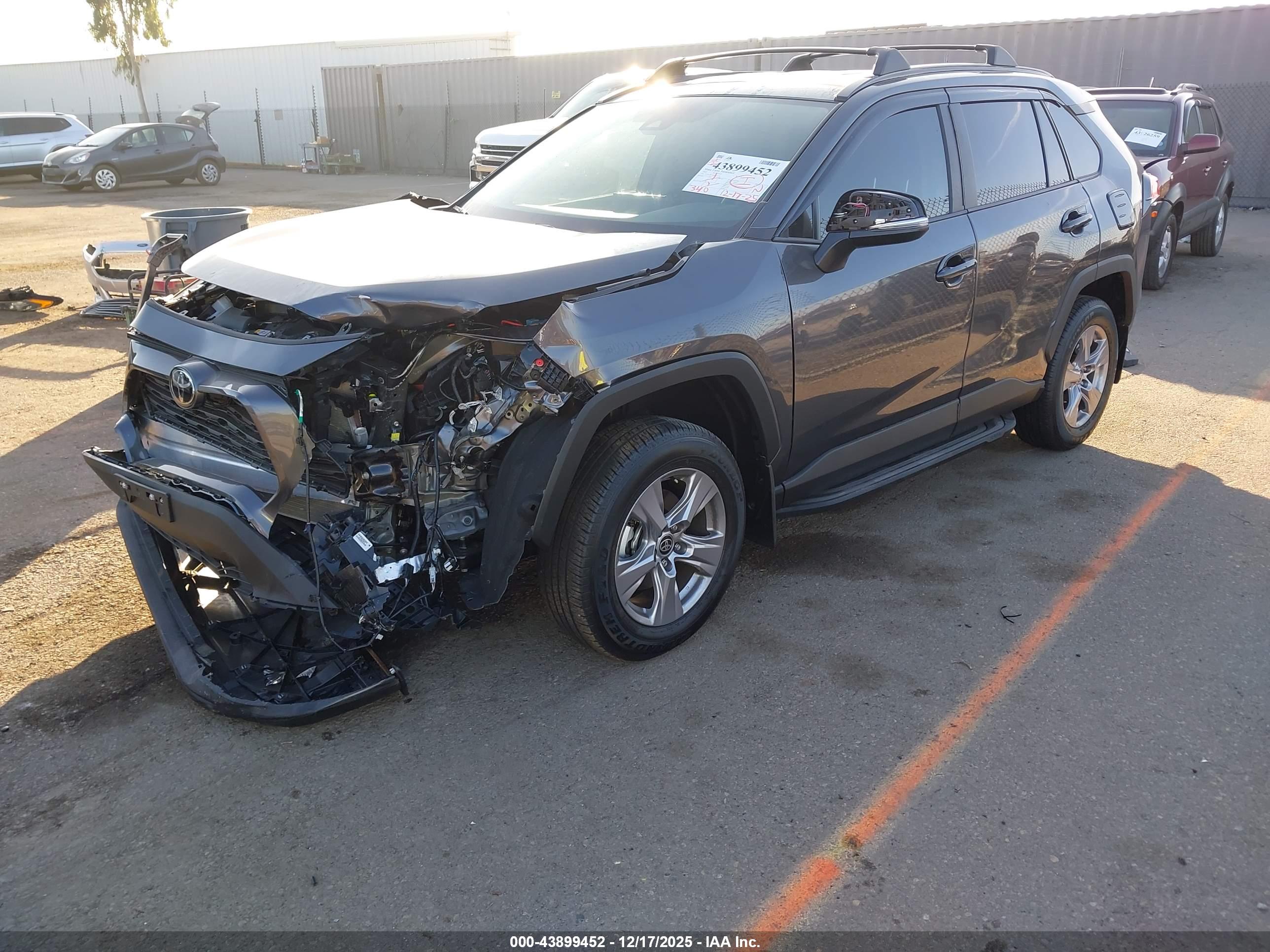 TOYOTA RAV4 image 2