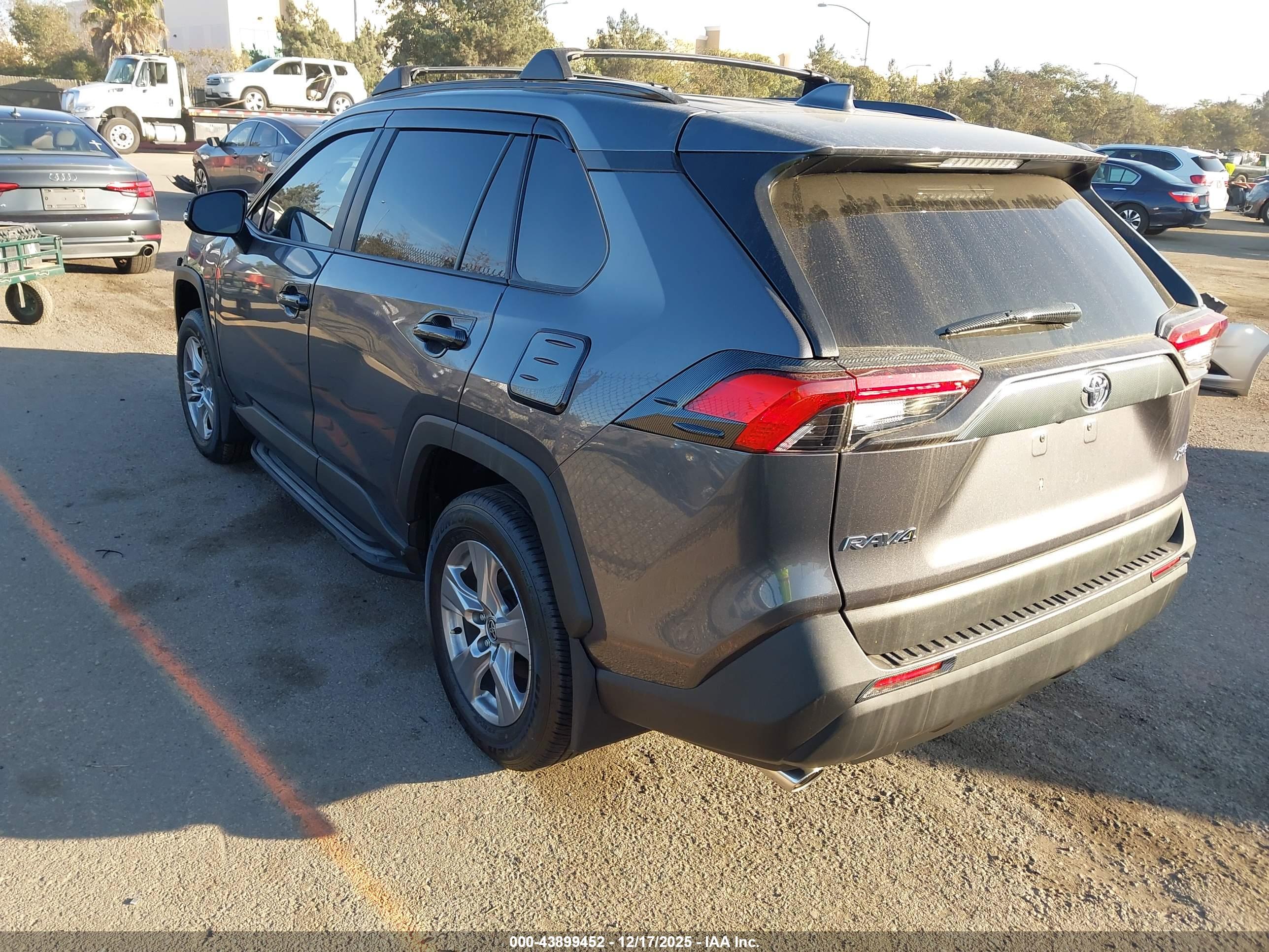 TOYOTA RAV4 image 3