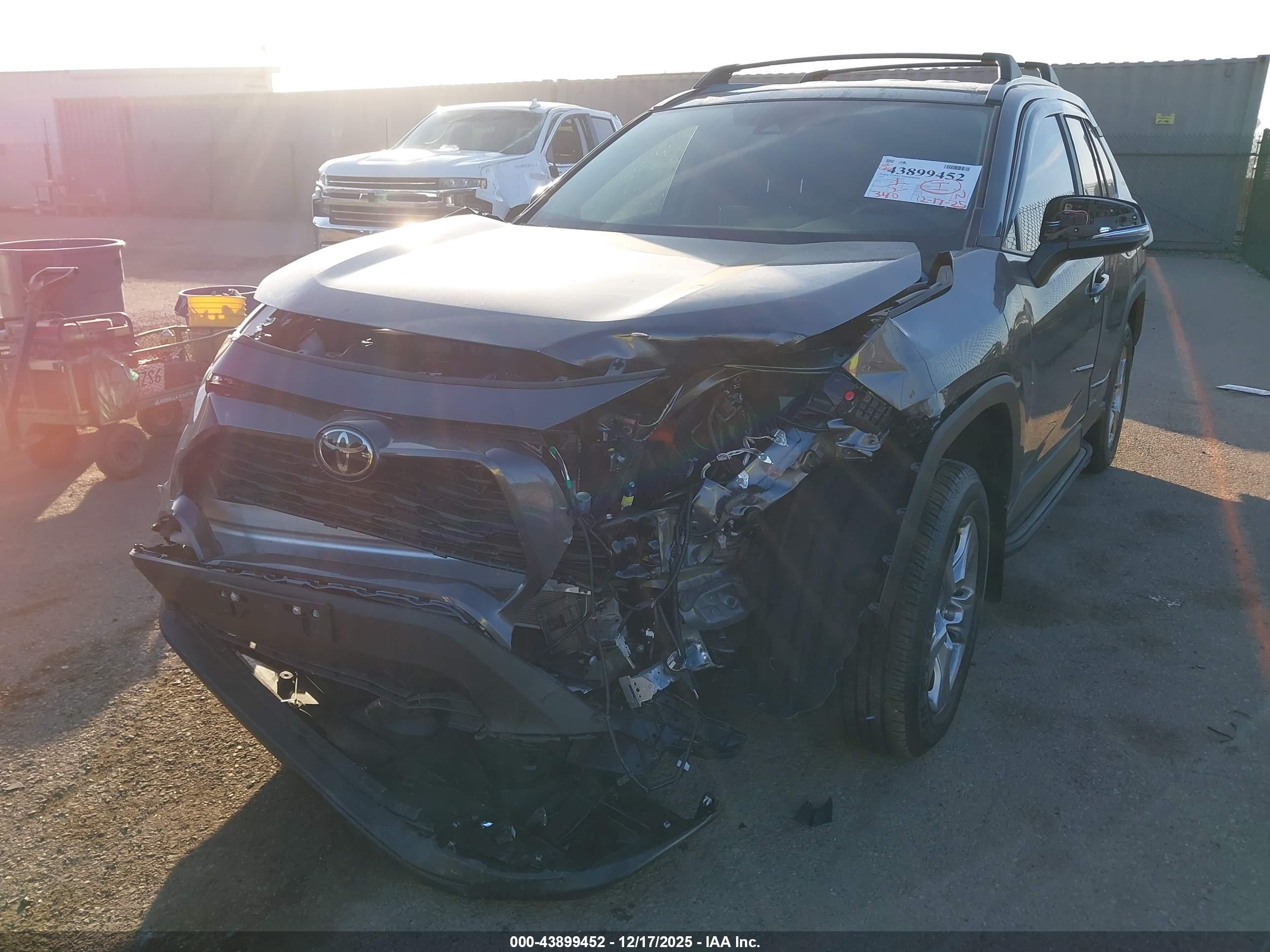 TOYOTA RAV4 image 6