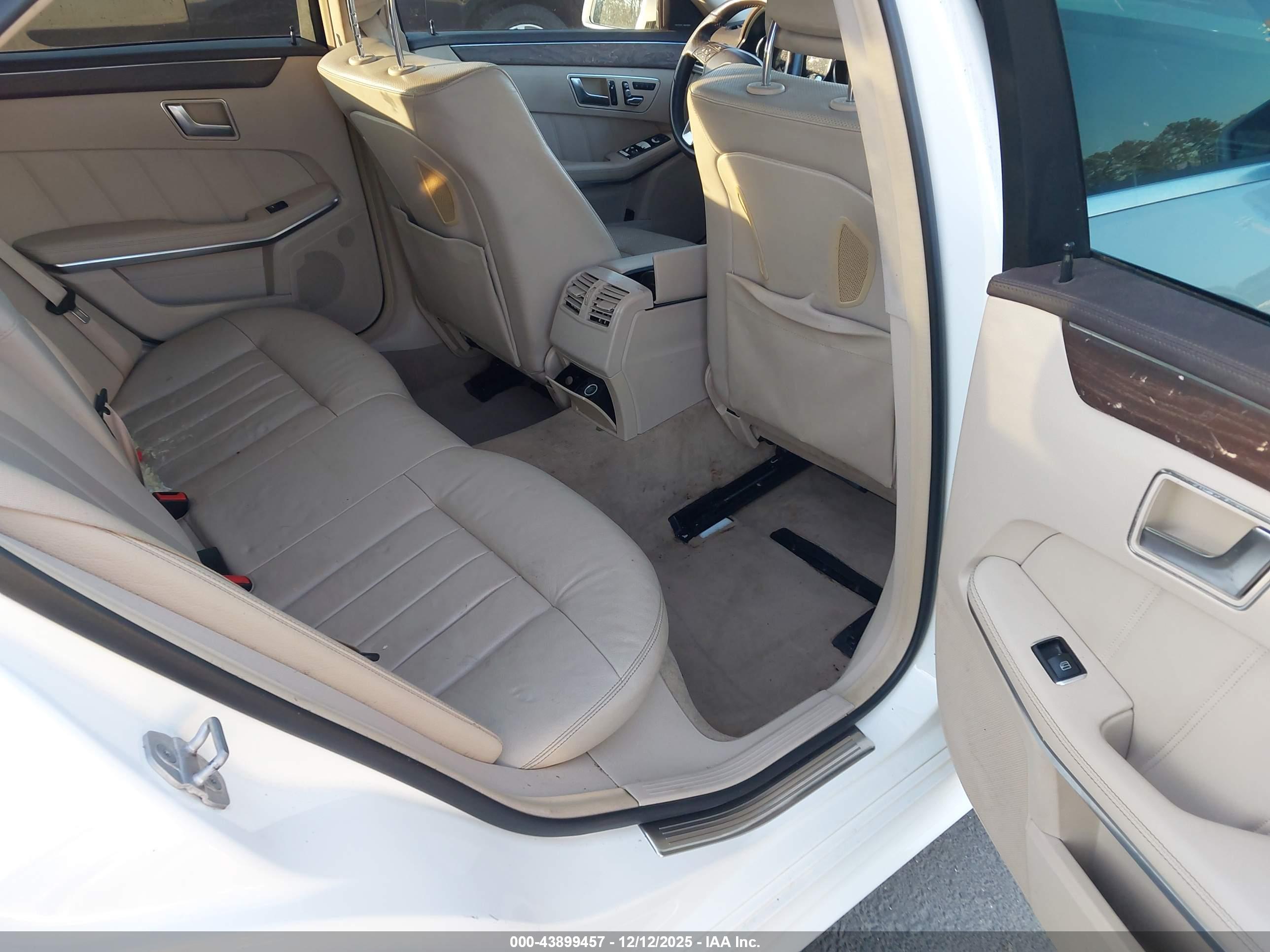 MERCEDES-BENZ E image 8