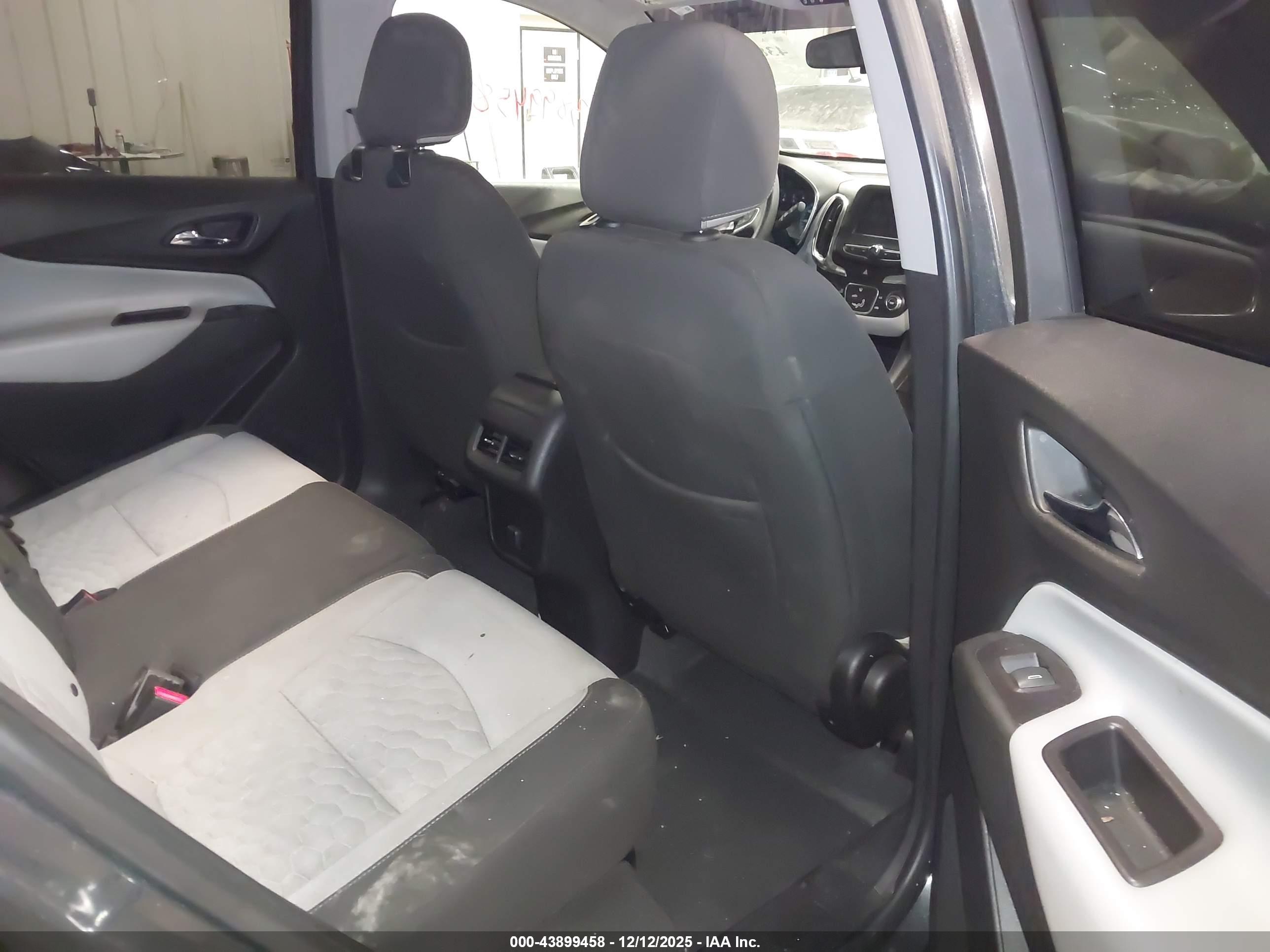 CHEVROLET EQUINOX image 8