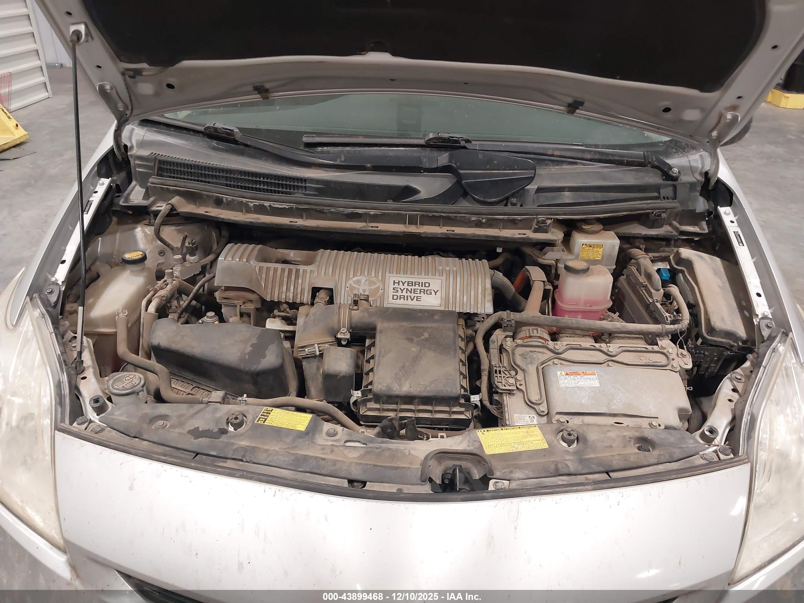 TOYOTA PRIUS image 10