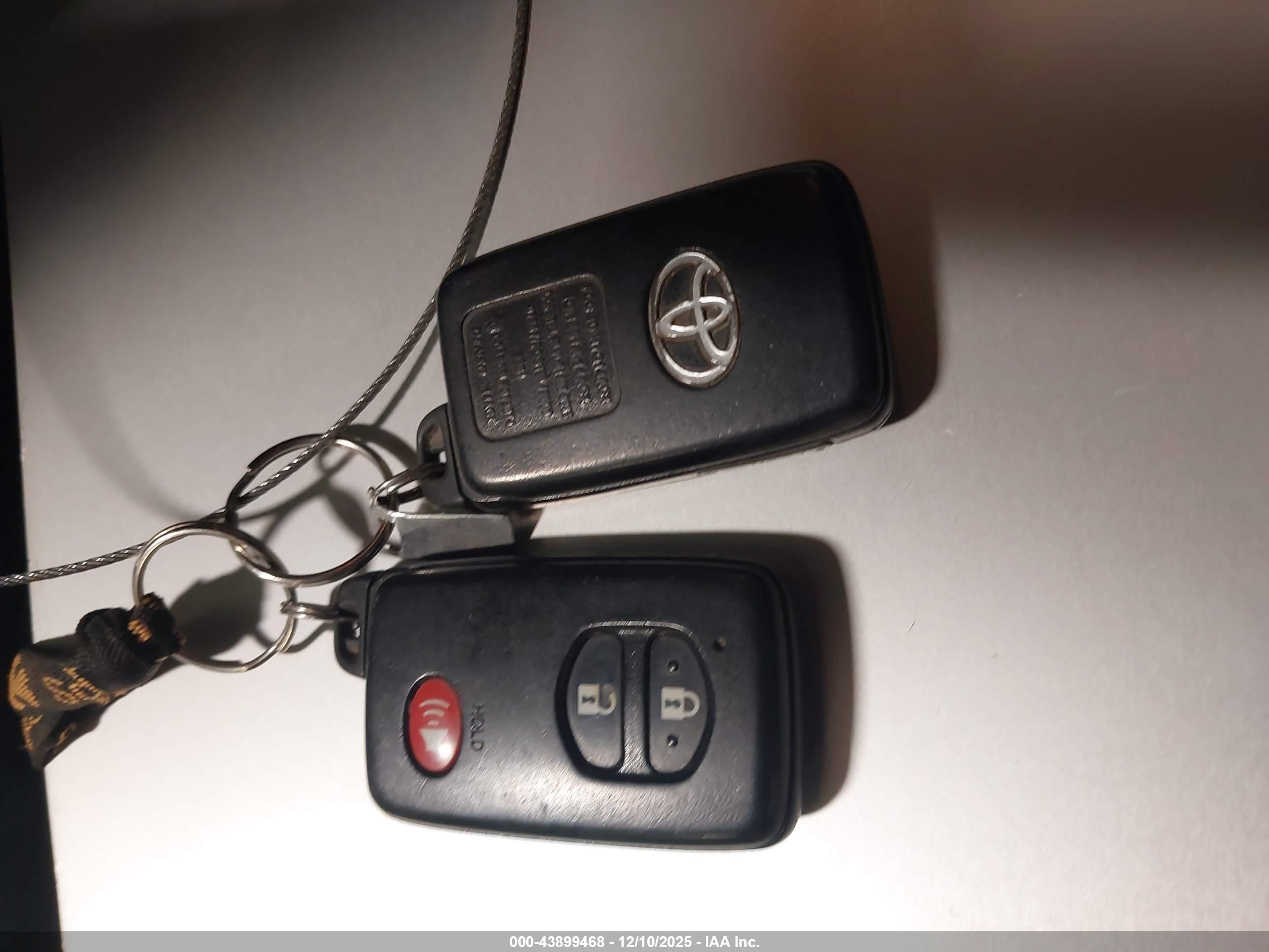 TOYOTA PRIUS image 11