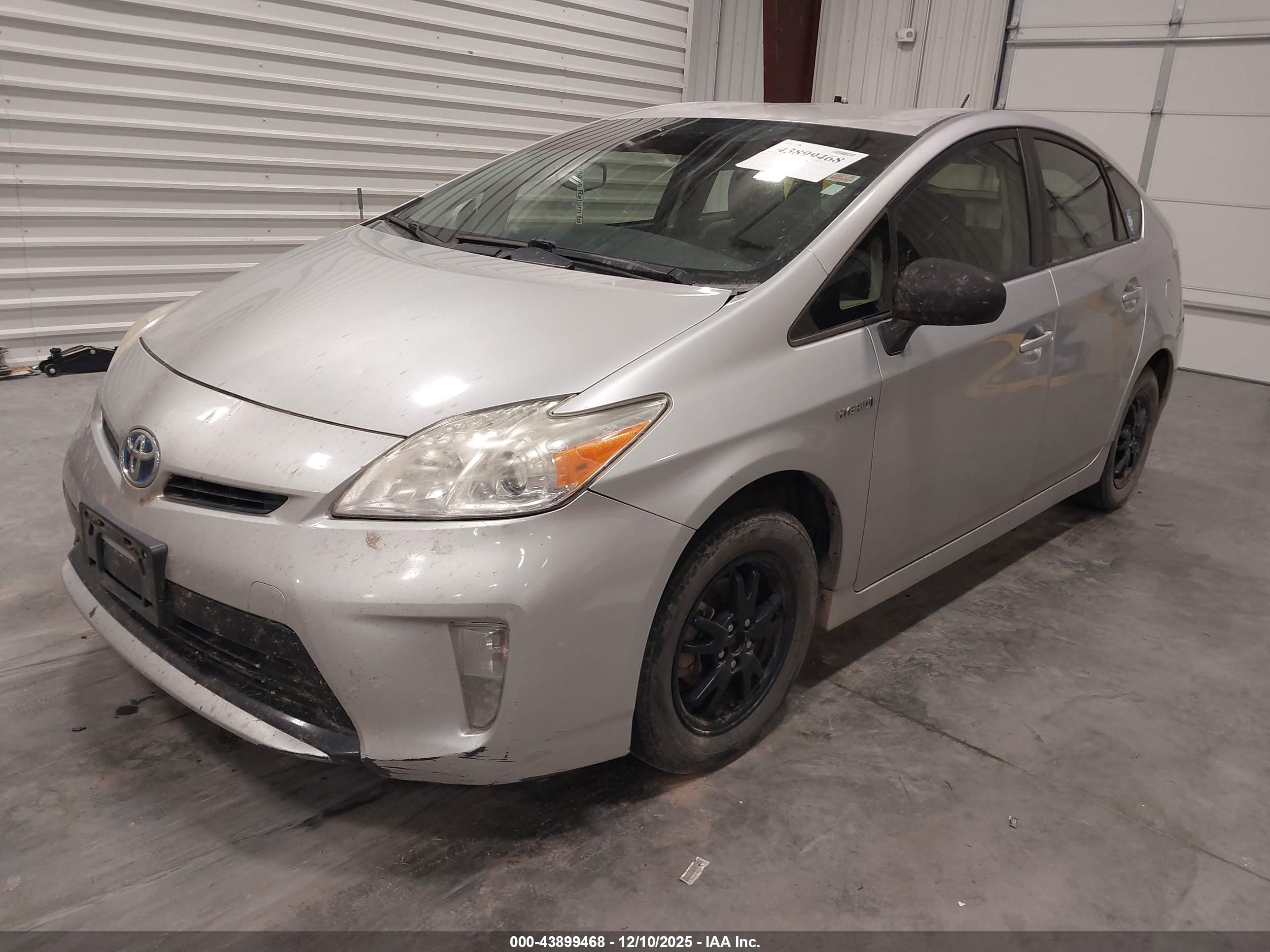TOYOTA PRIUS image 2