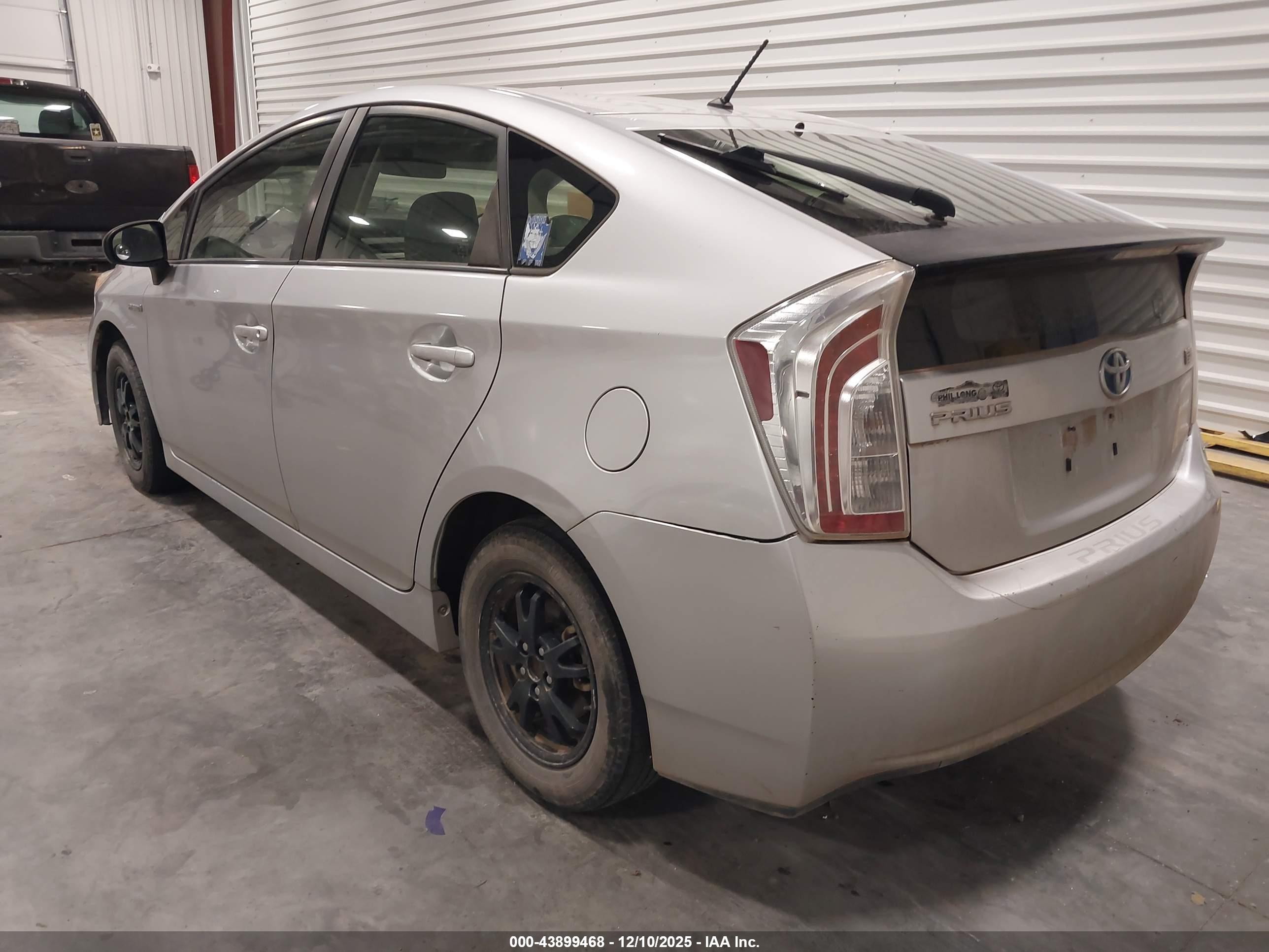 TOYOTA PRIUS image 3