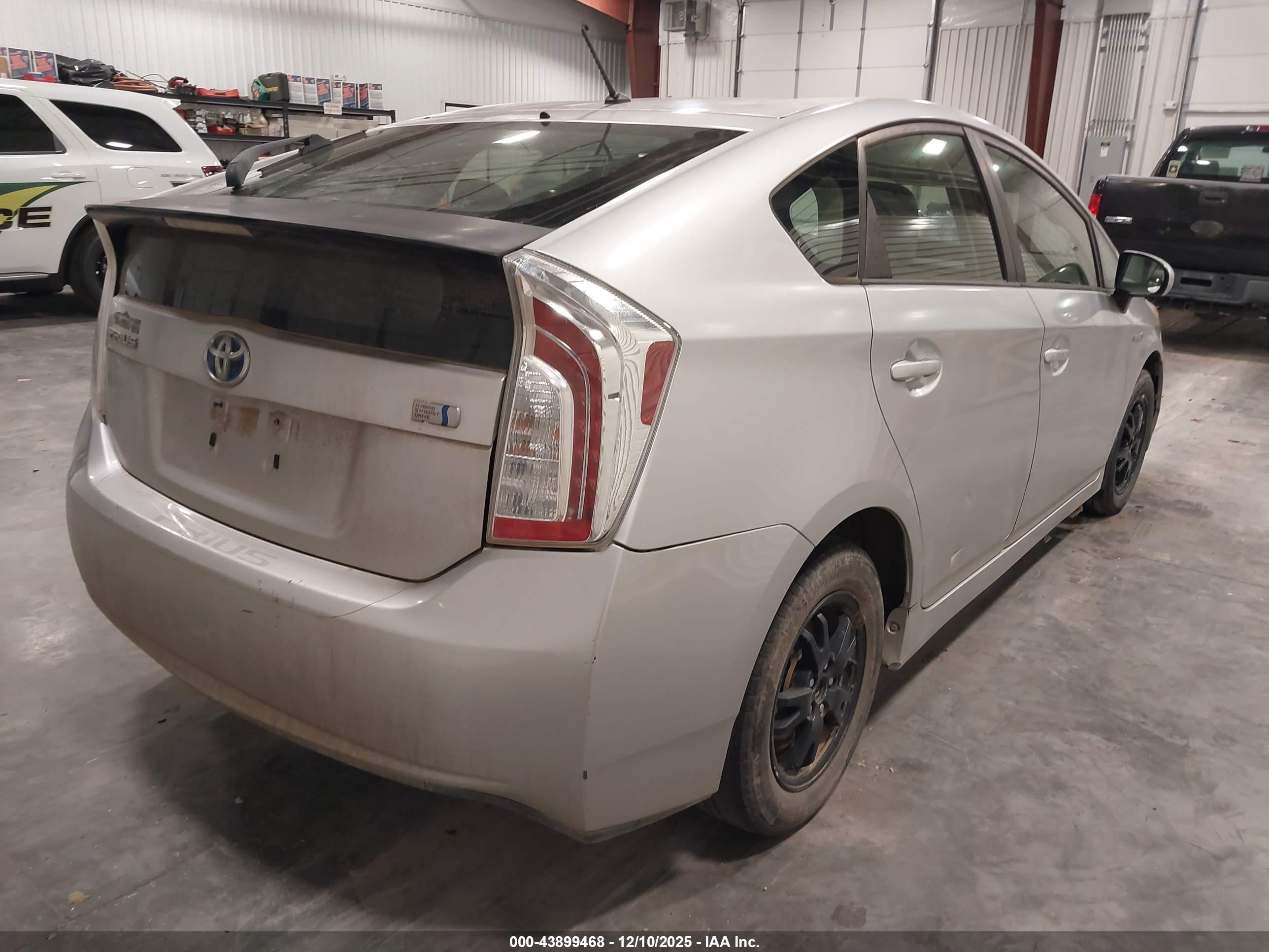 TOYOTA PRIUS image 4