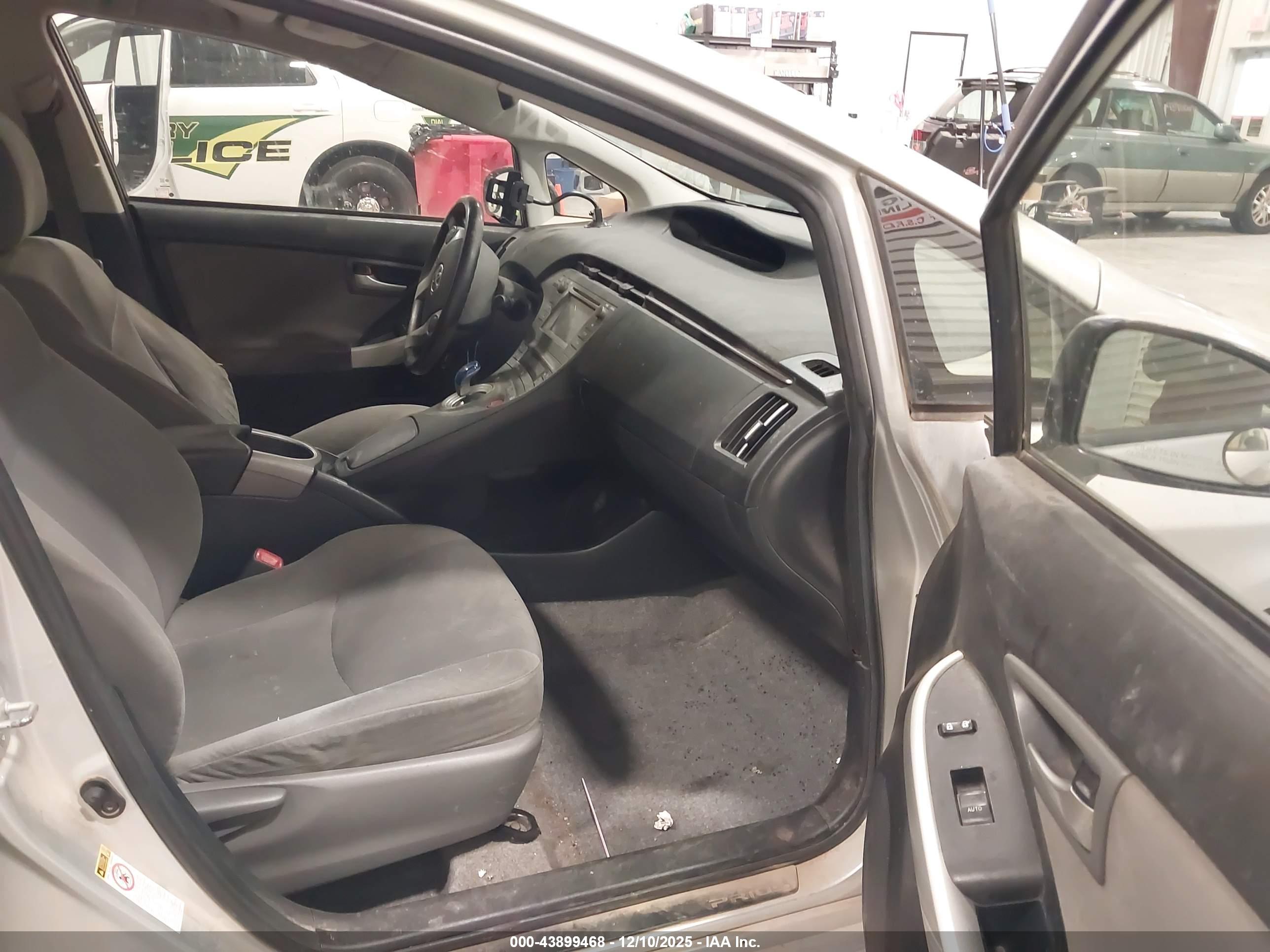 TOYOTA PRIUS image 5