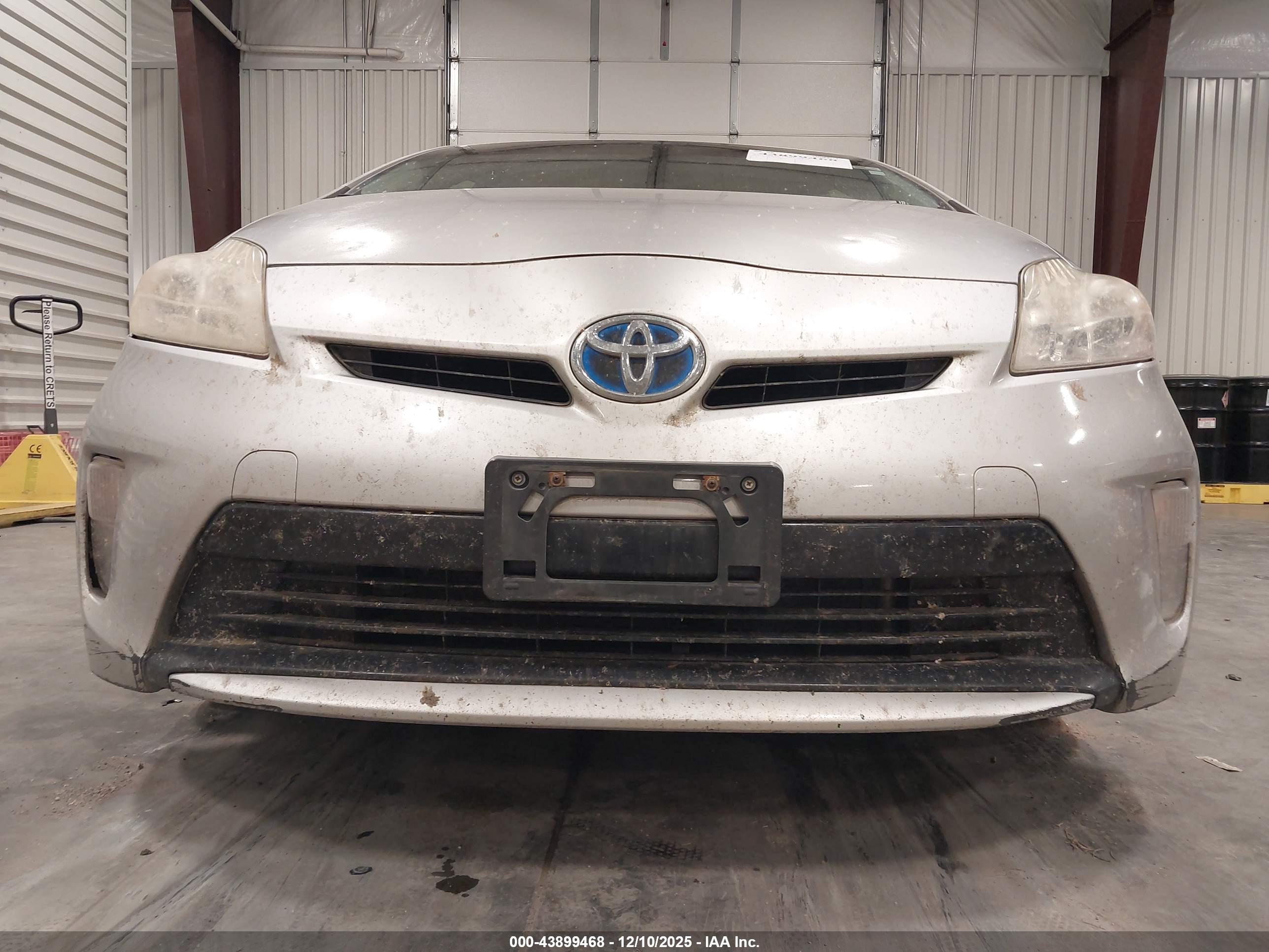 TOYOTA PRIUS image 6