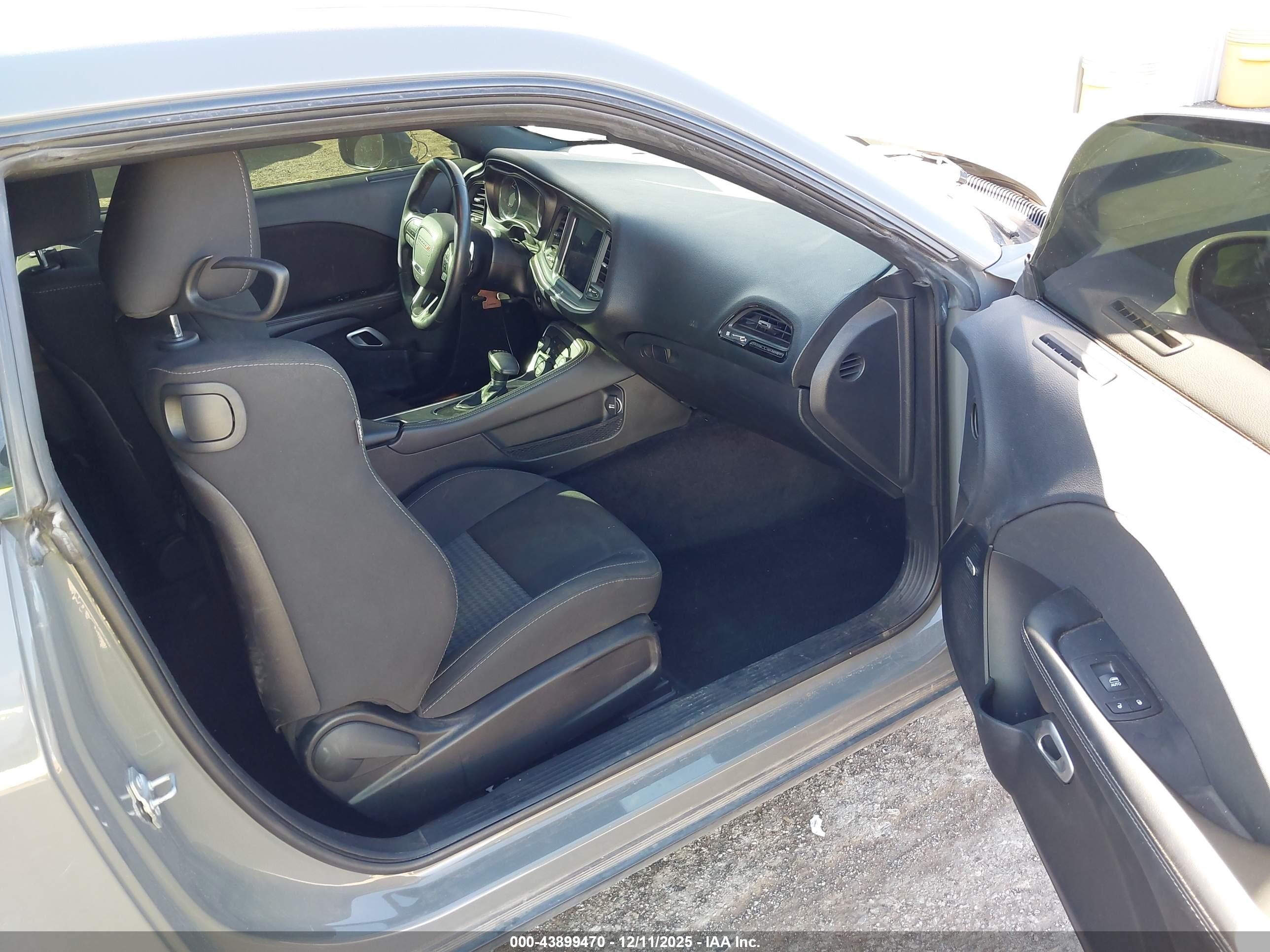 DODGE CHALLENGER image 5