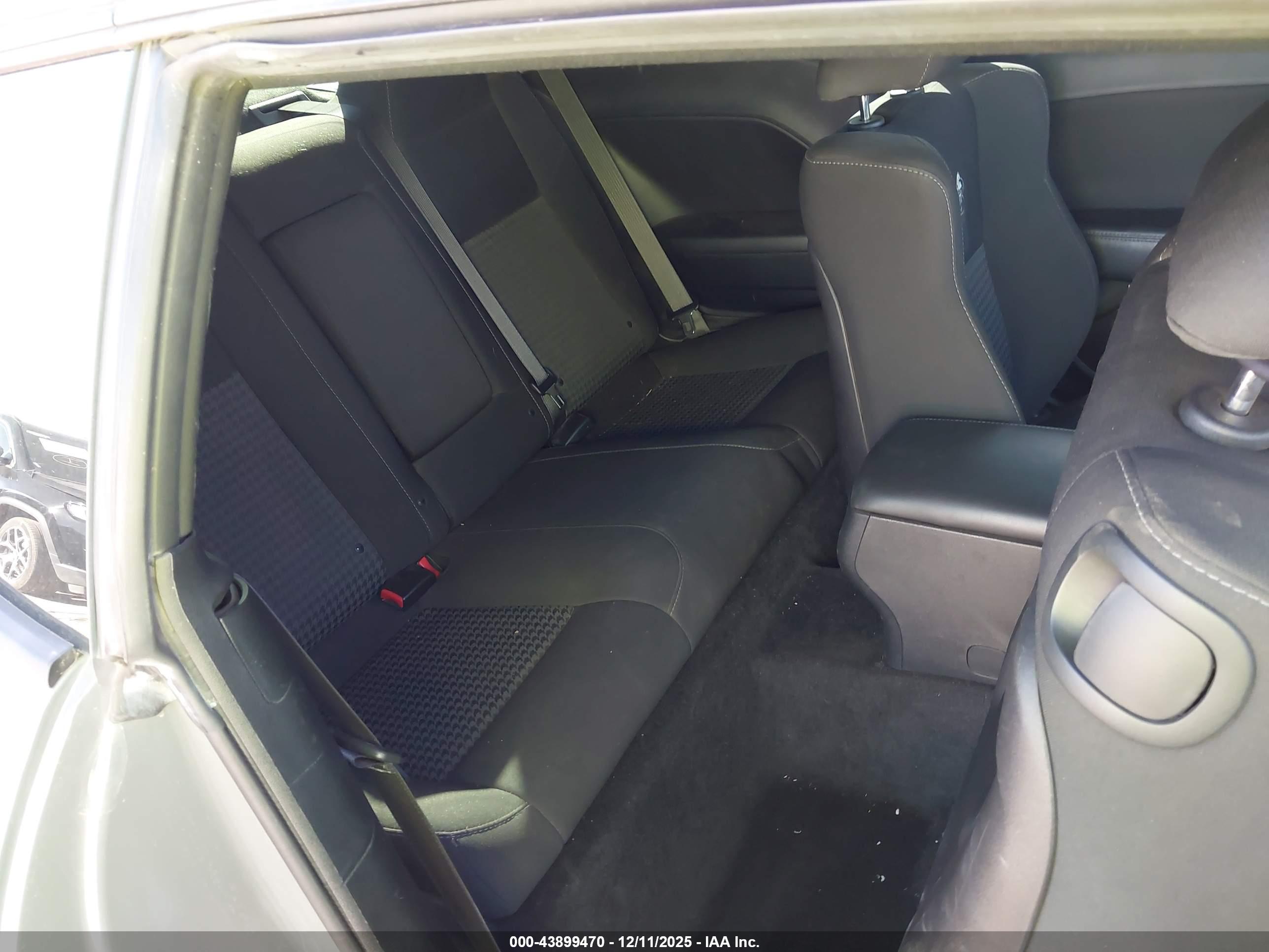 DODGE CHALLENGER image 8
