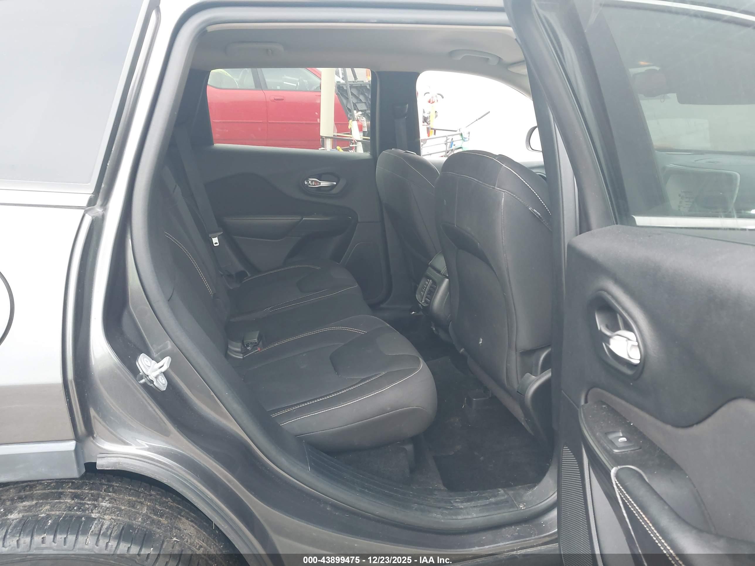 JEEP CHEROKEE image 8