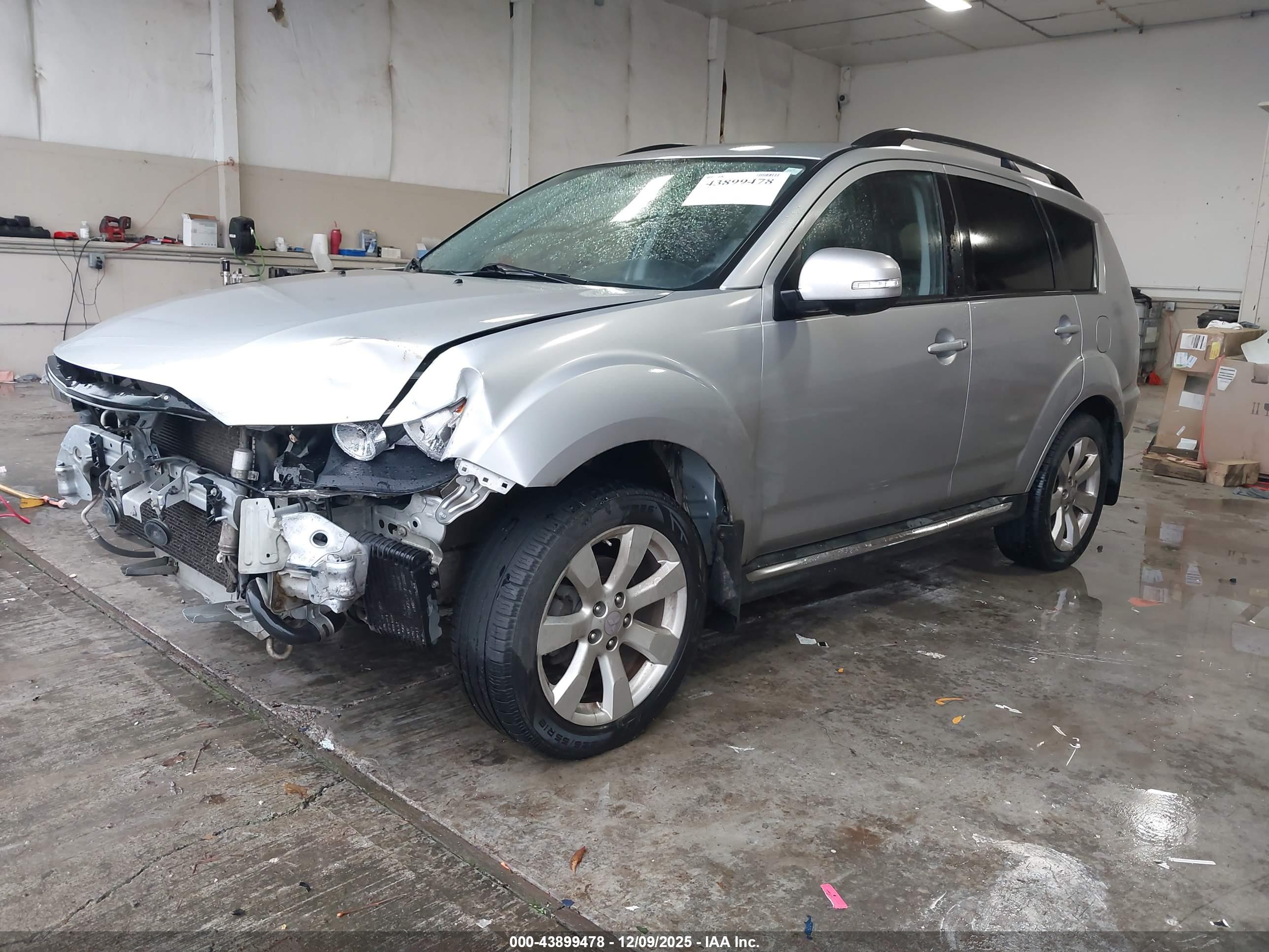 MITSUBISHI OUTLANDER image 2