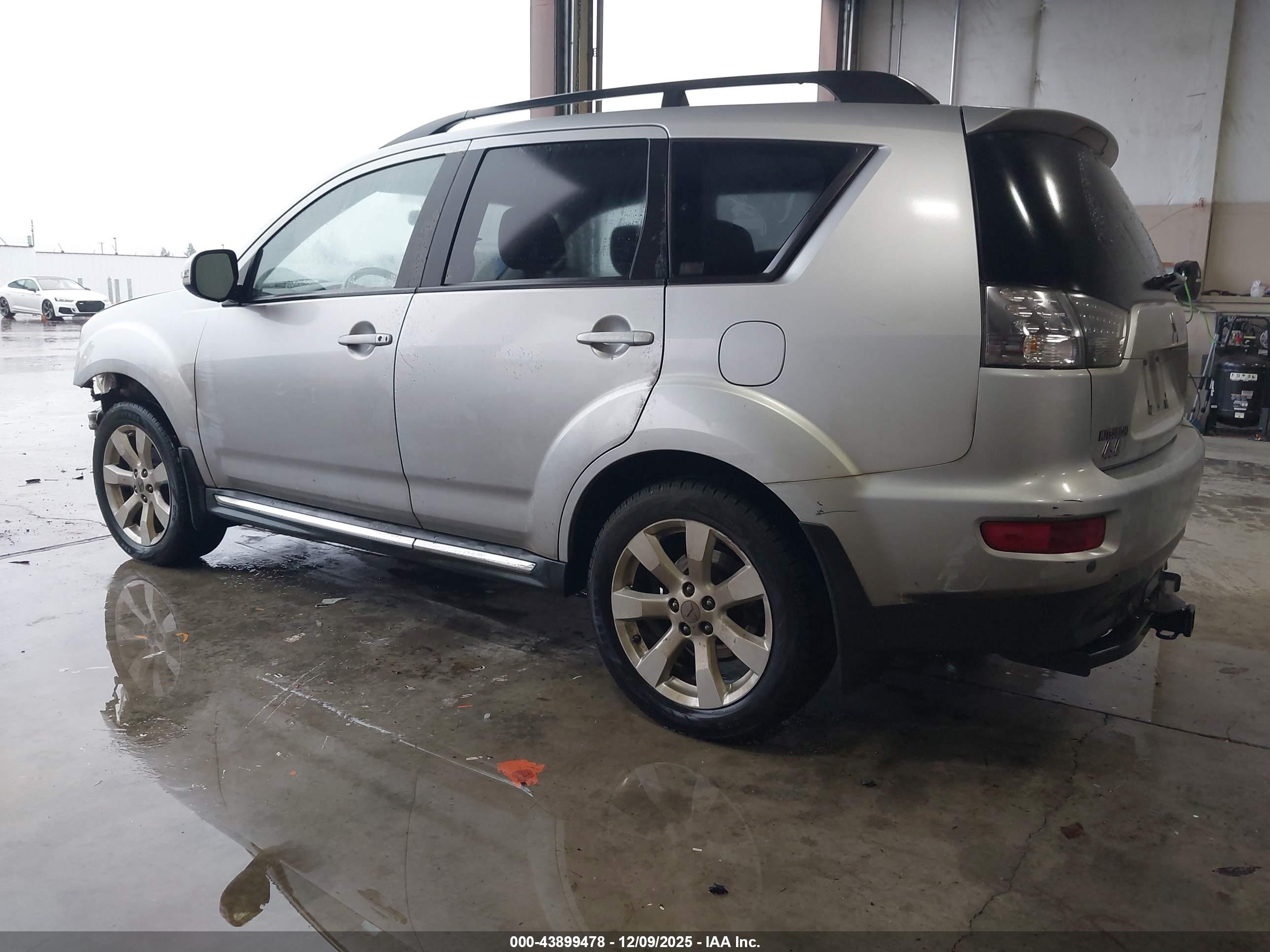 MITSUBISHI OUTLANDER image 3