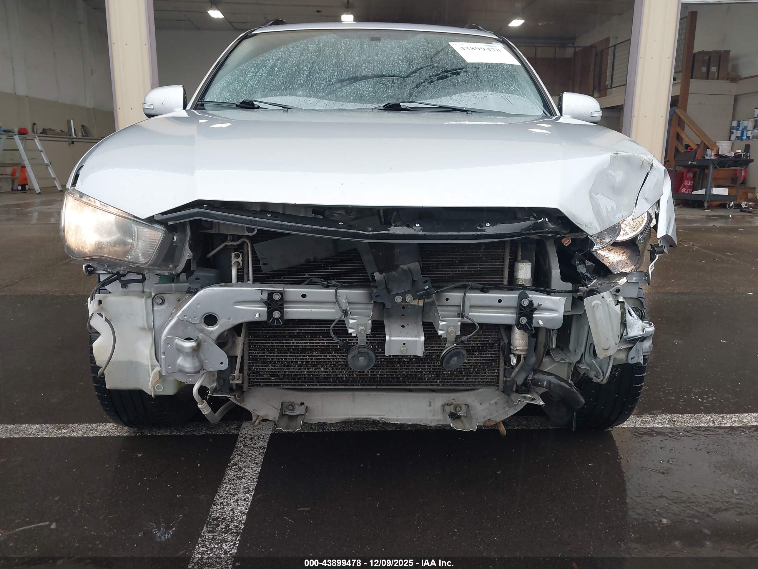 MITSUBISHI OUTLANDER image 6