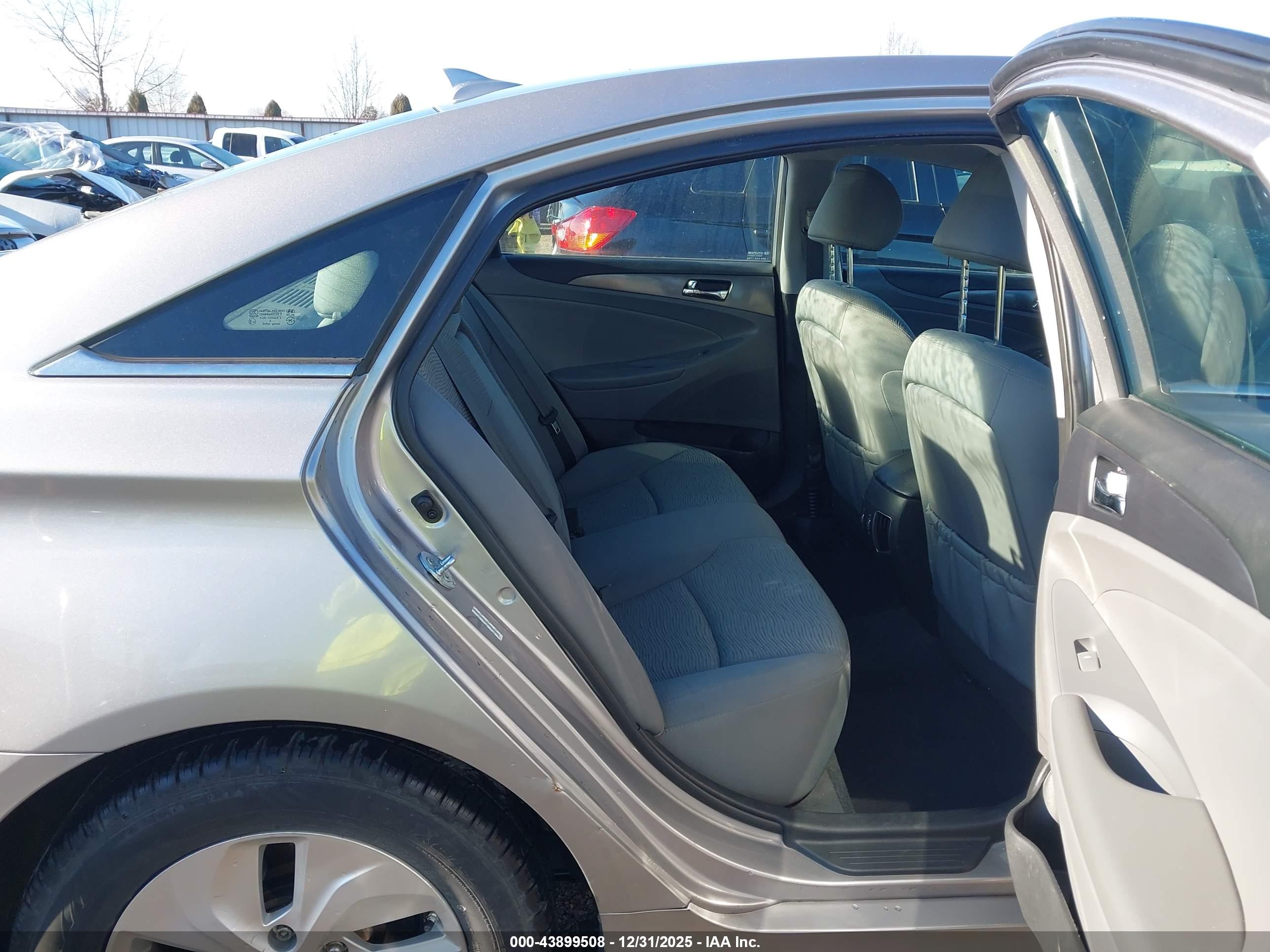 HYUNDAI SONATA image 8