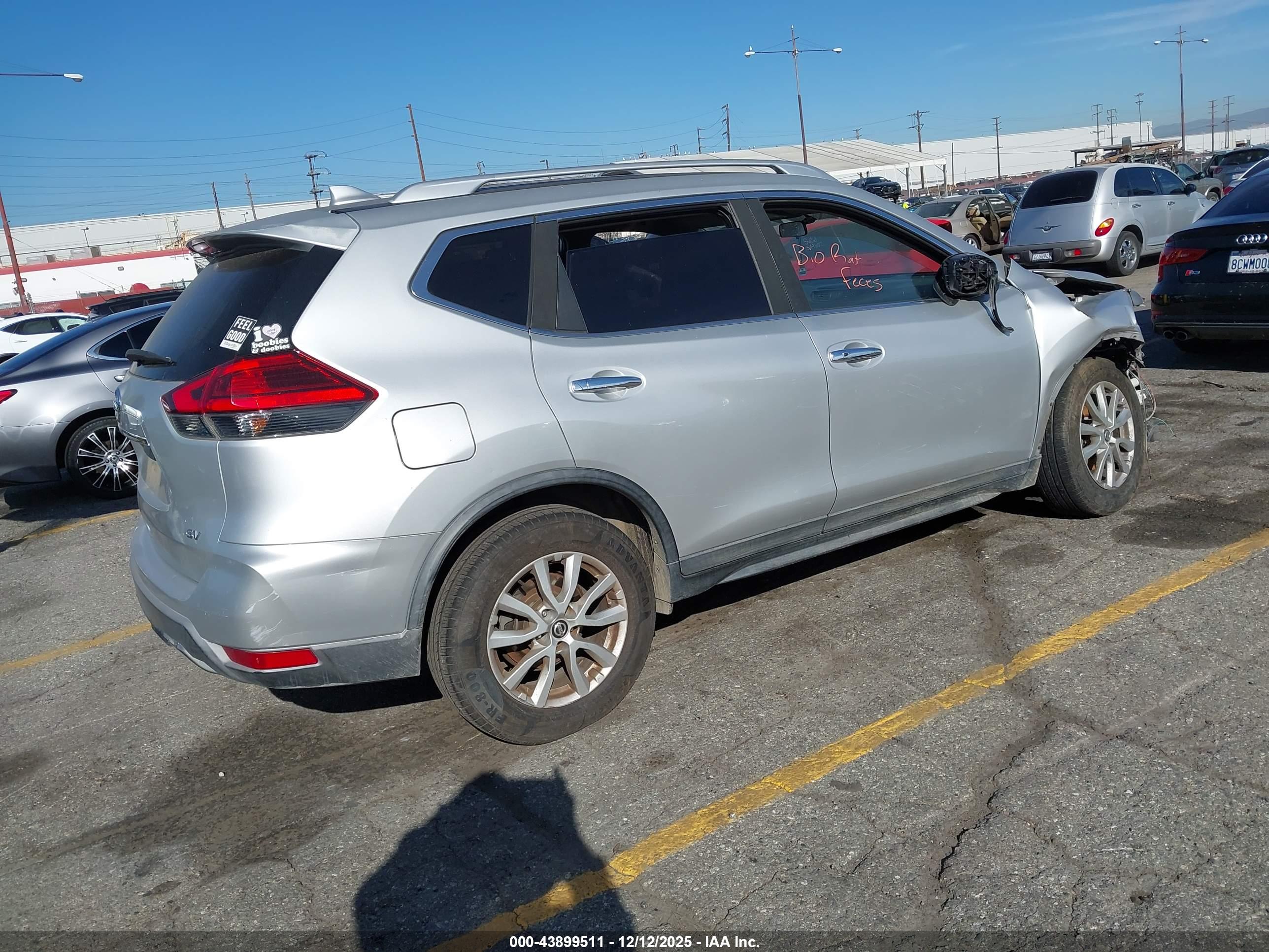 NISSAN ROGUE image 4