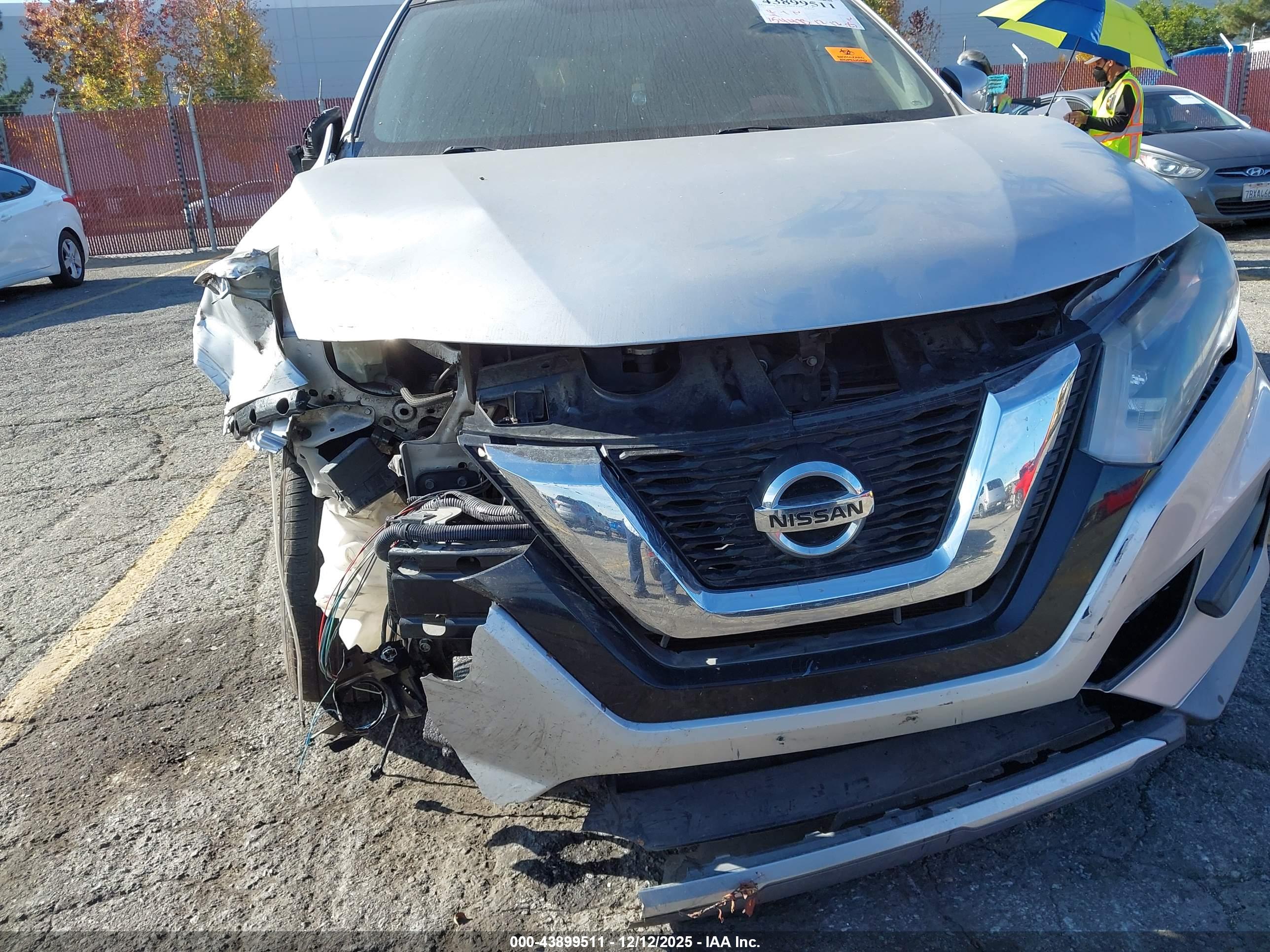 NISSAN ROGUE image 6