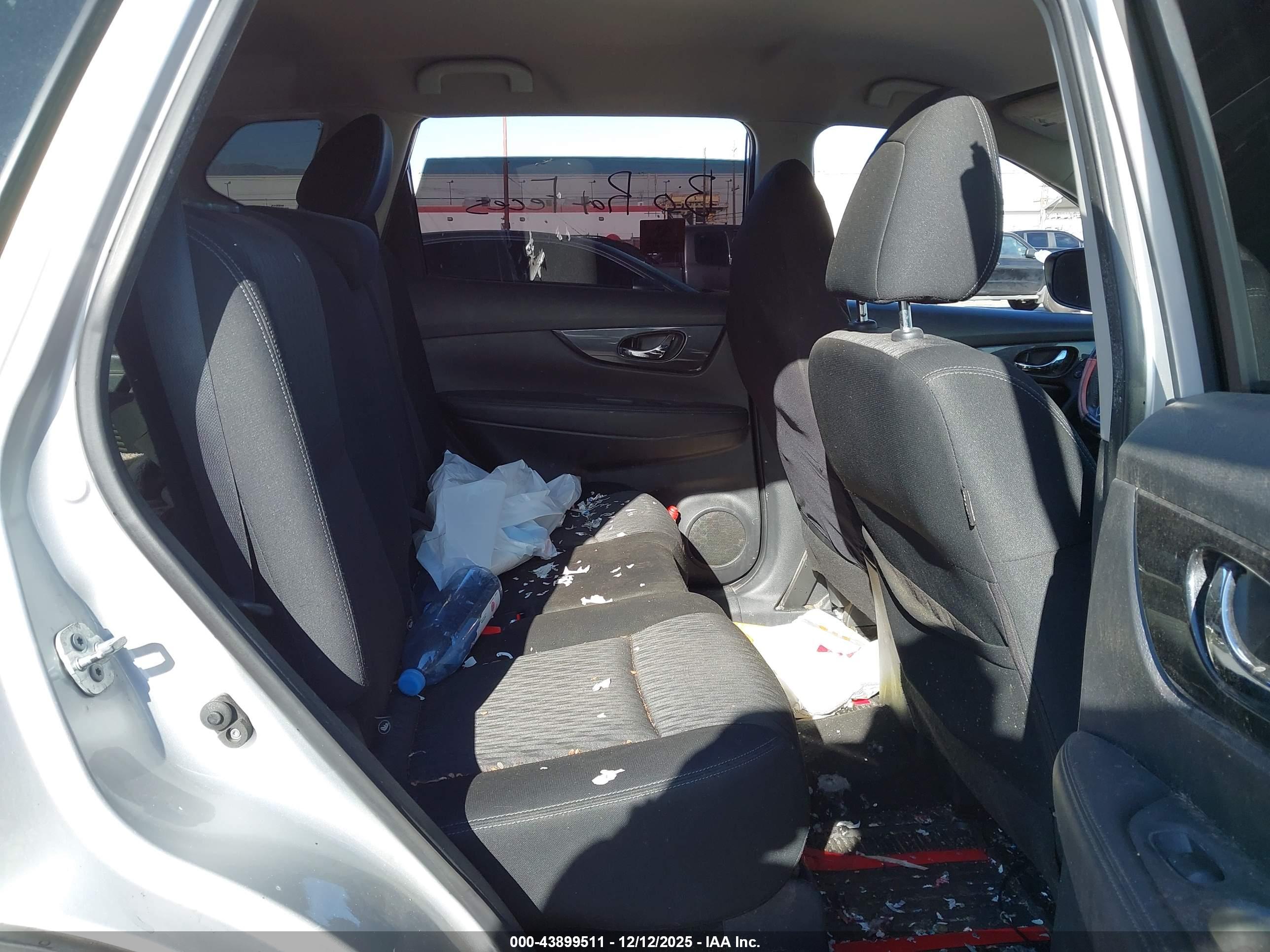 NISSAN ROGUE image 8