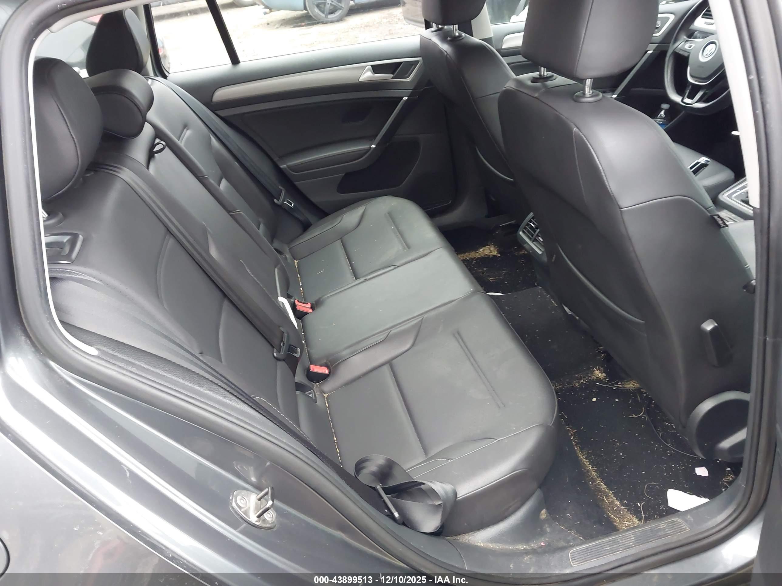 VOLKSWAGEN GOLF image 8