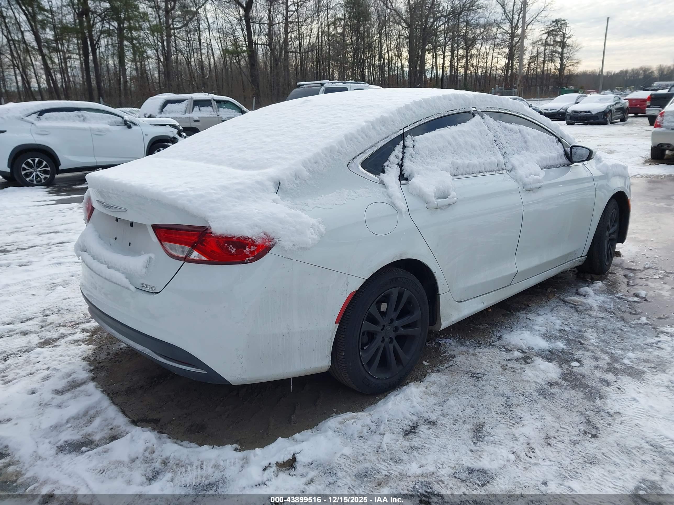 CHRYSLER 200 image 4
