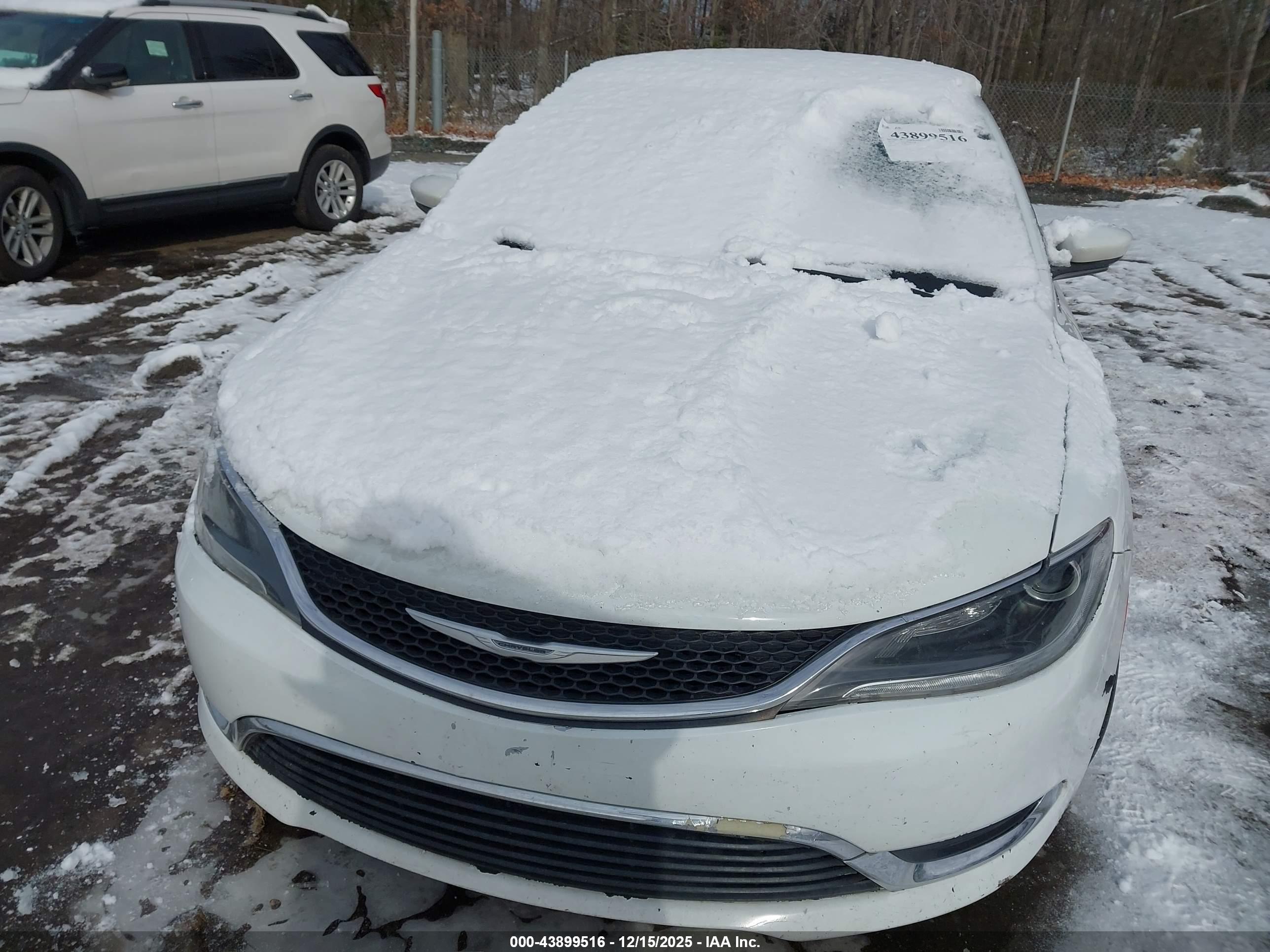 CHRYSLER 200 image 6