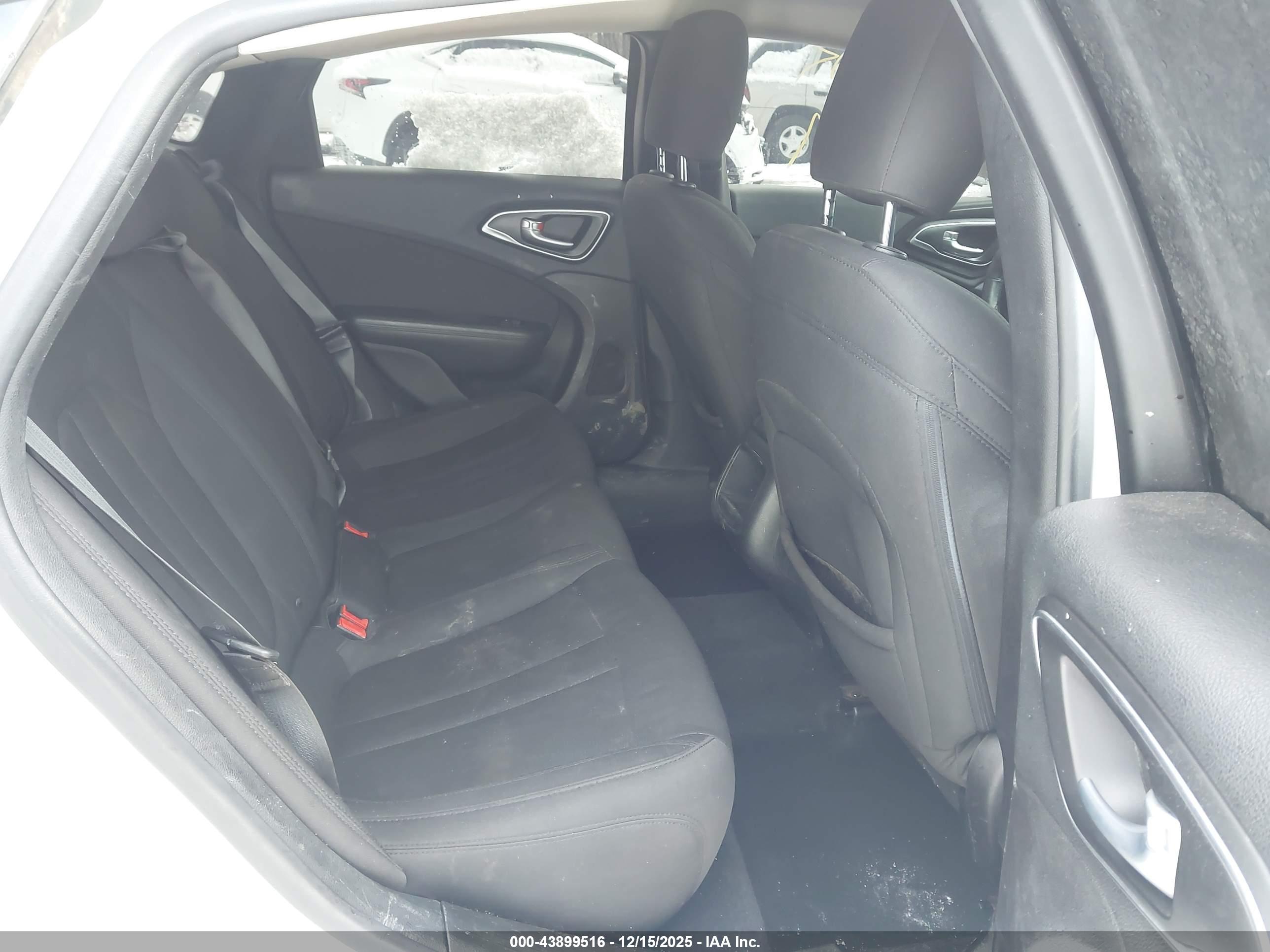 CHRYSLER 200 image 8