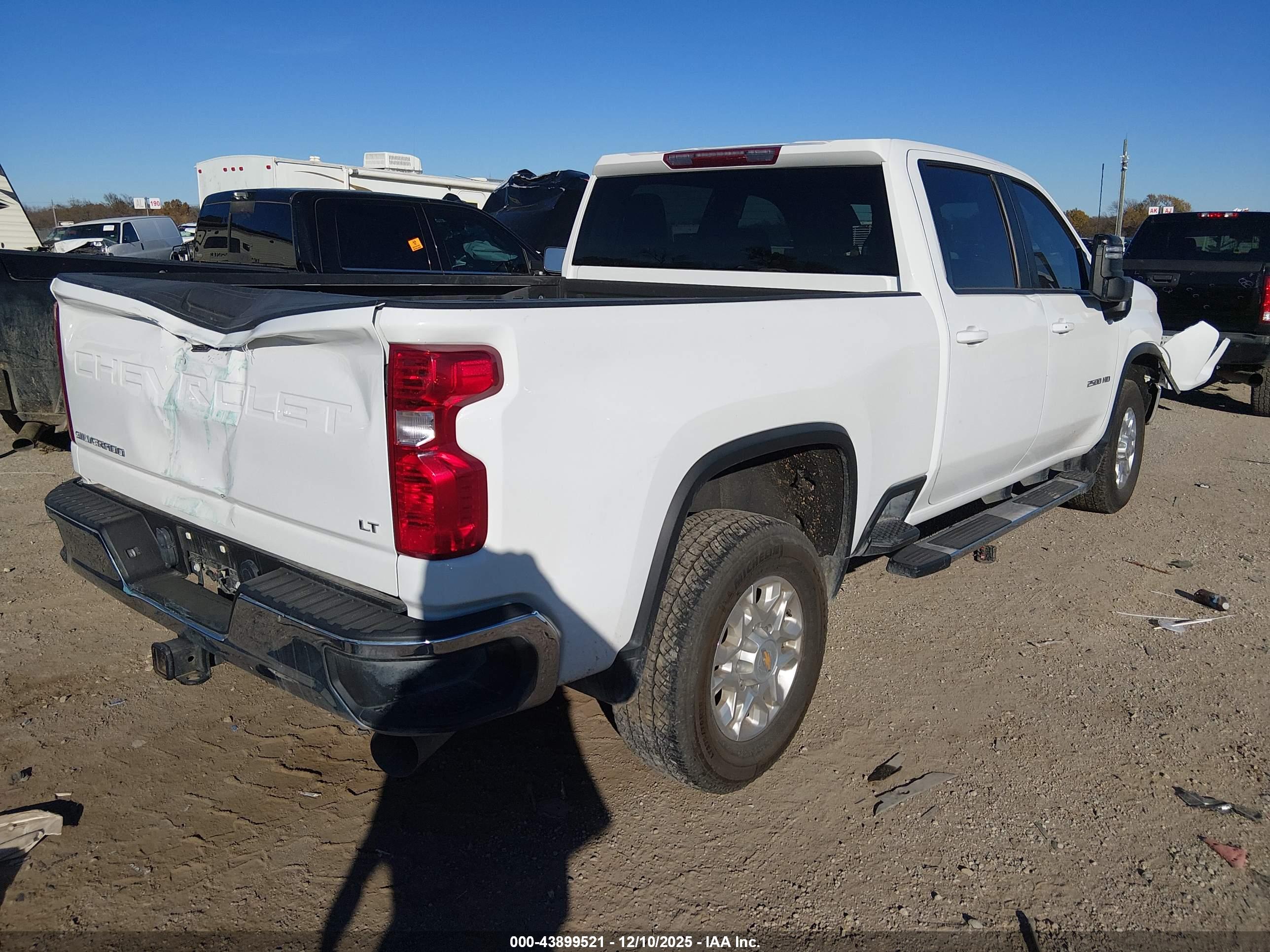 CHEVROLET SILVERADO image 4