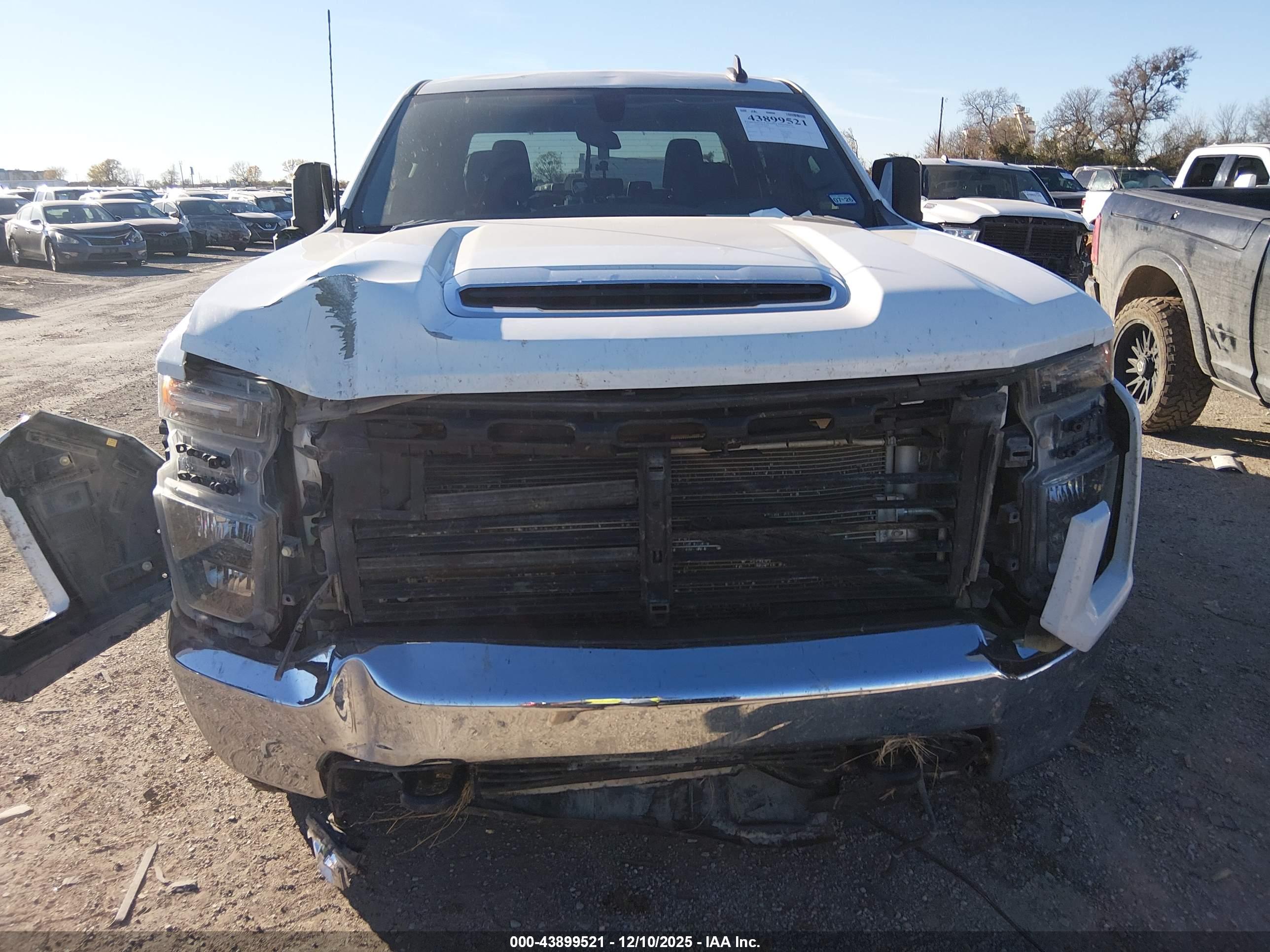 CHEVROLET SILVERADO image 6