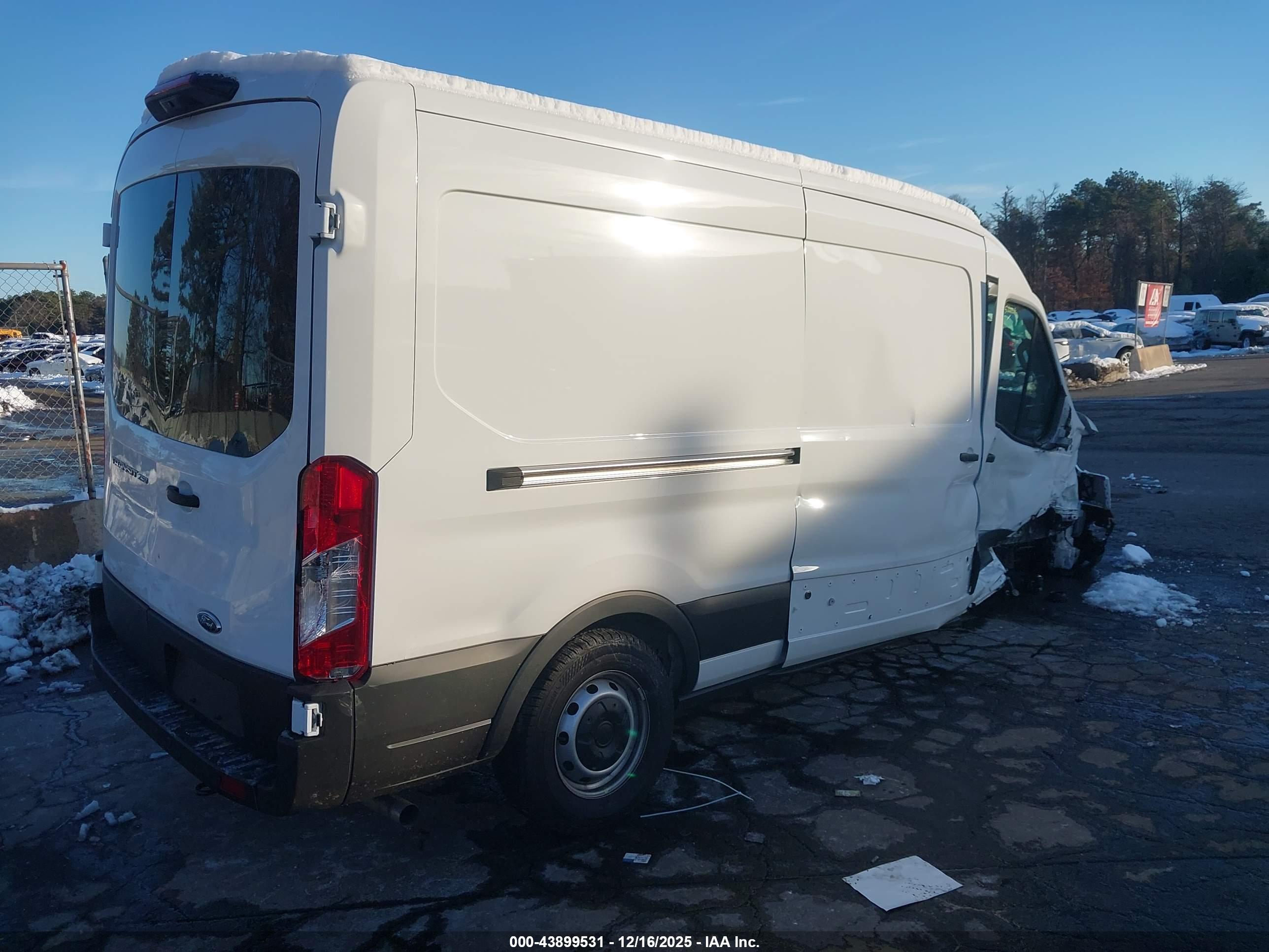 FORD TRANSIT-250 image 4