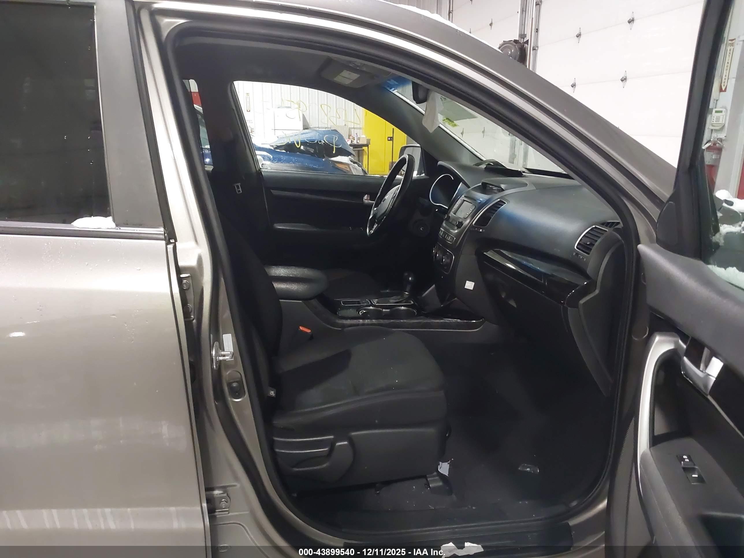 KIA SORENTO image 5