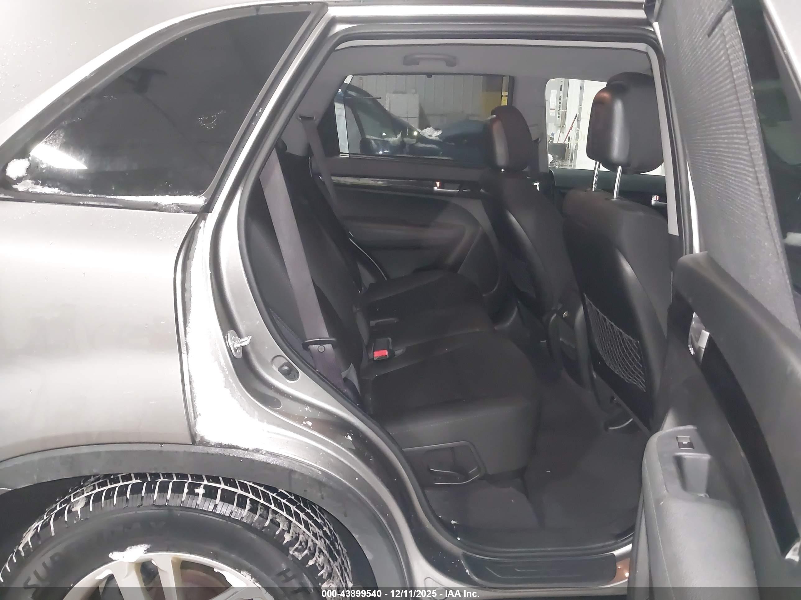 KIA SORENTO image 8