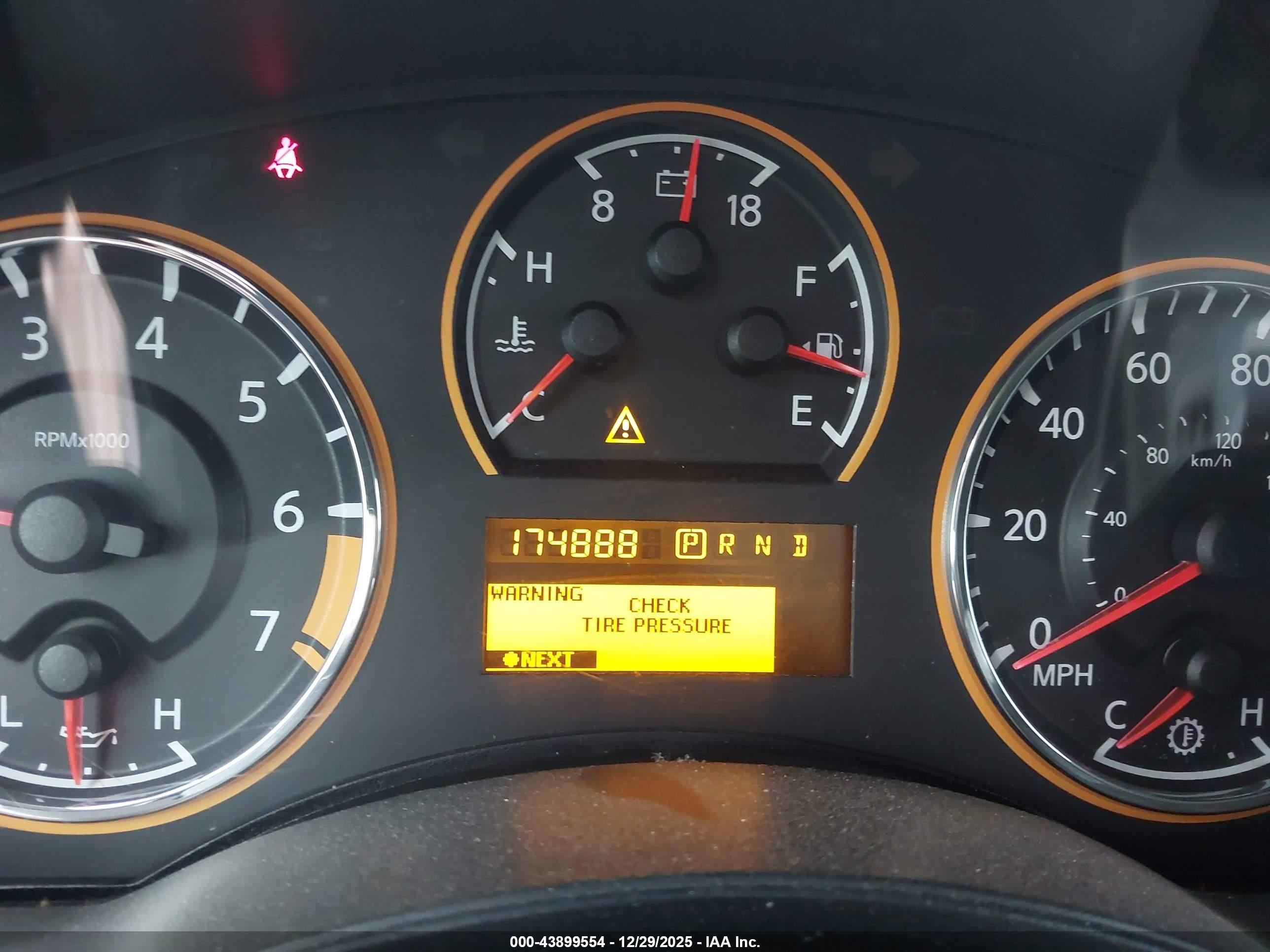 NISSAN ARMADA image 7