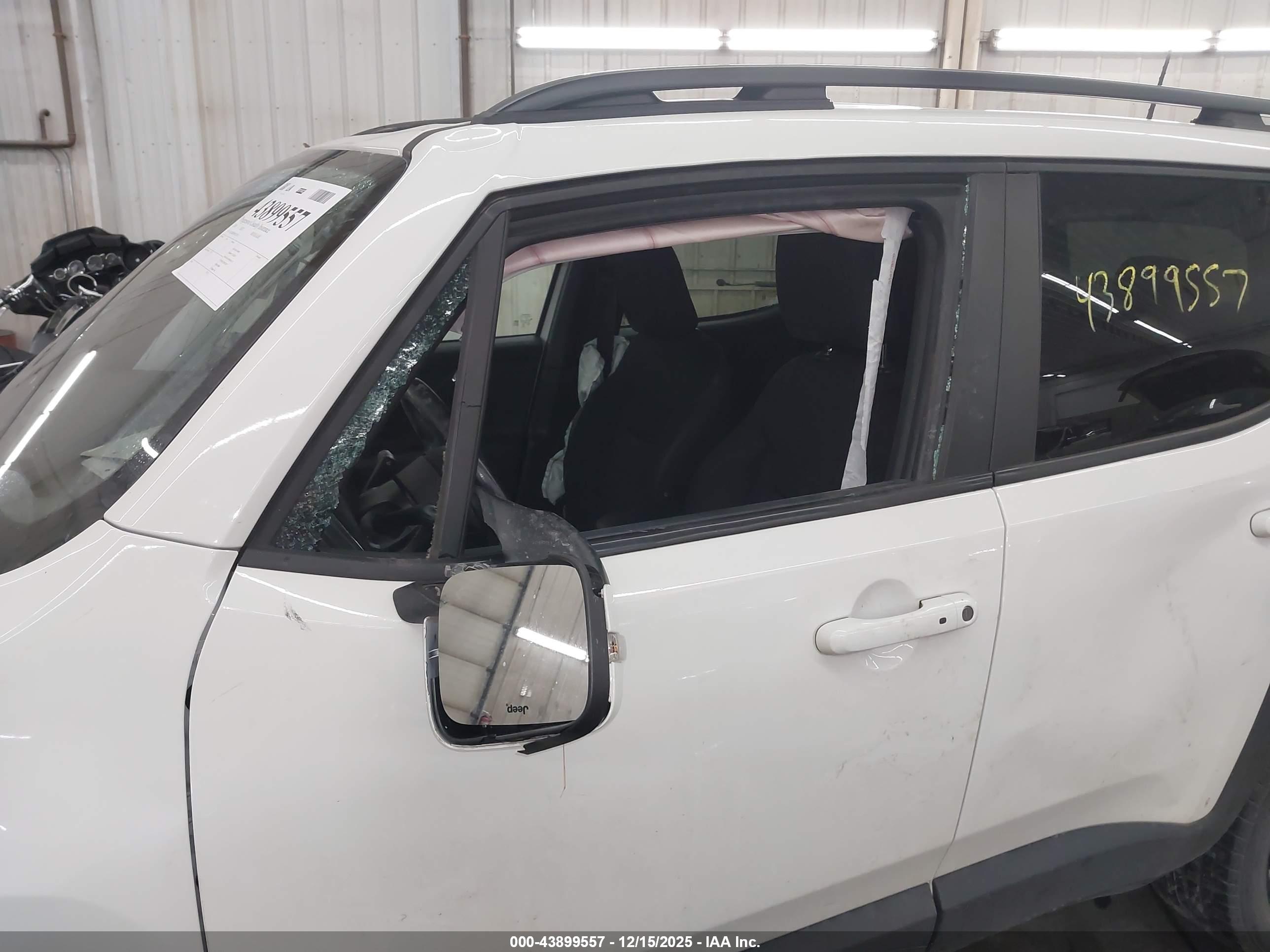 JEEP RENEGADE image 6