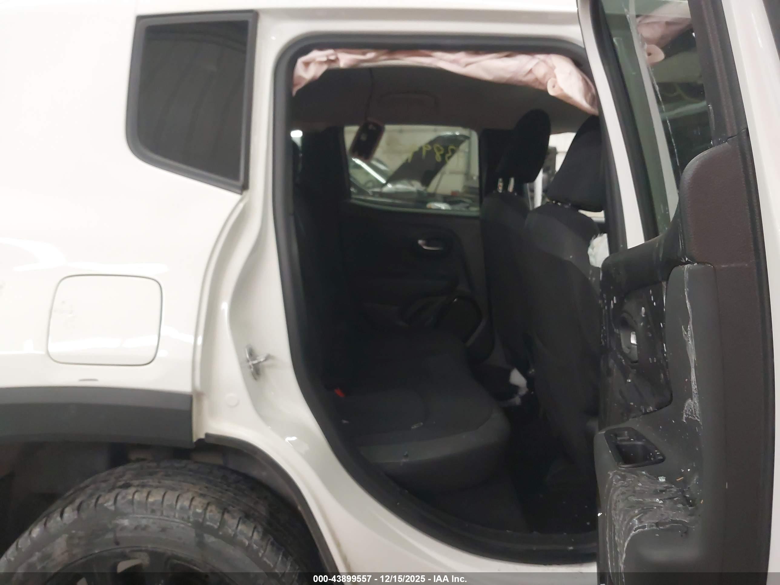 JEEP RENEGADE image 8