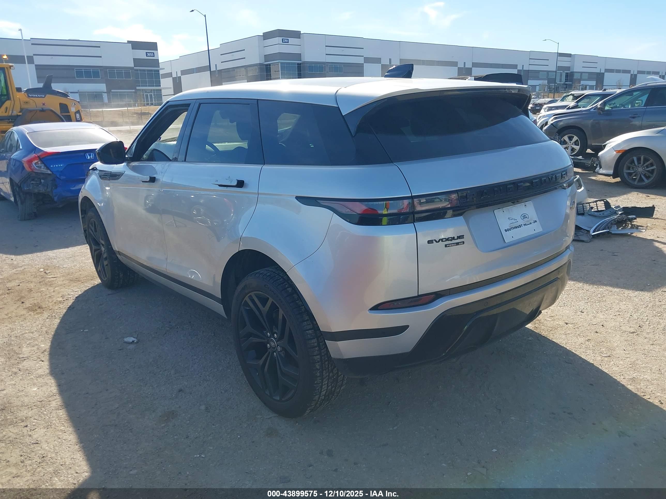 LAND ROVER image 3