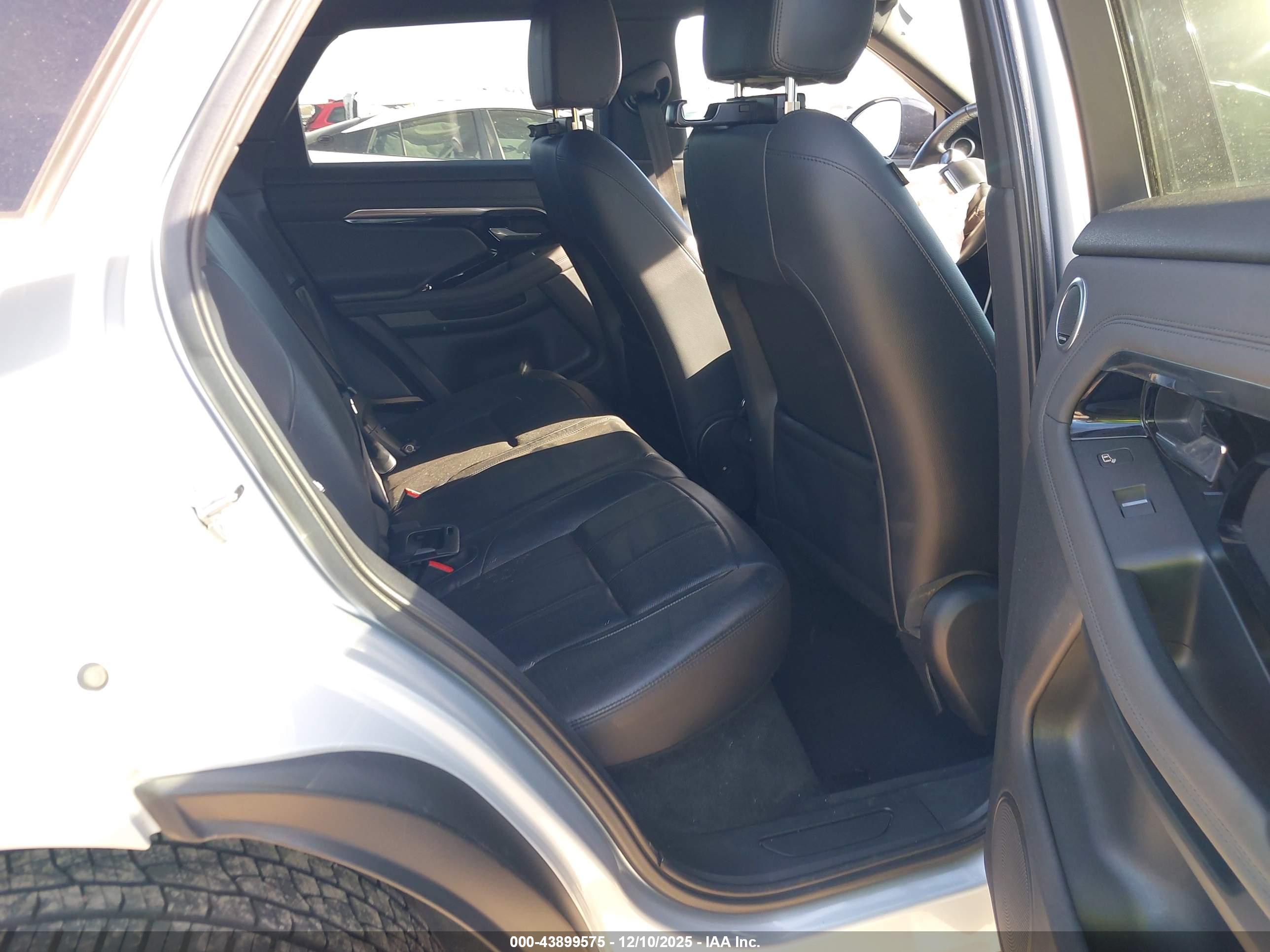 LAND ROVER image 8