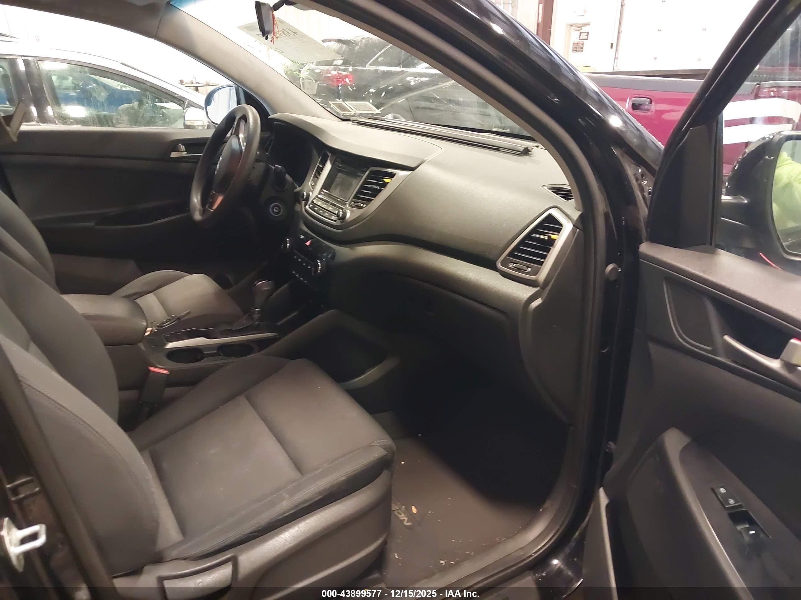 HYUNDAI TUCSON image 5