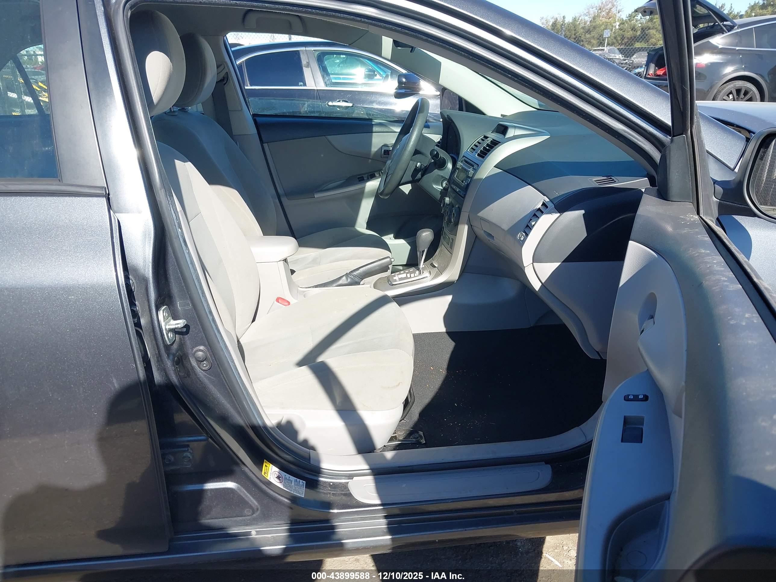 TOYOTA COROLLA image 5