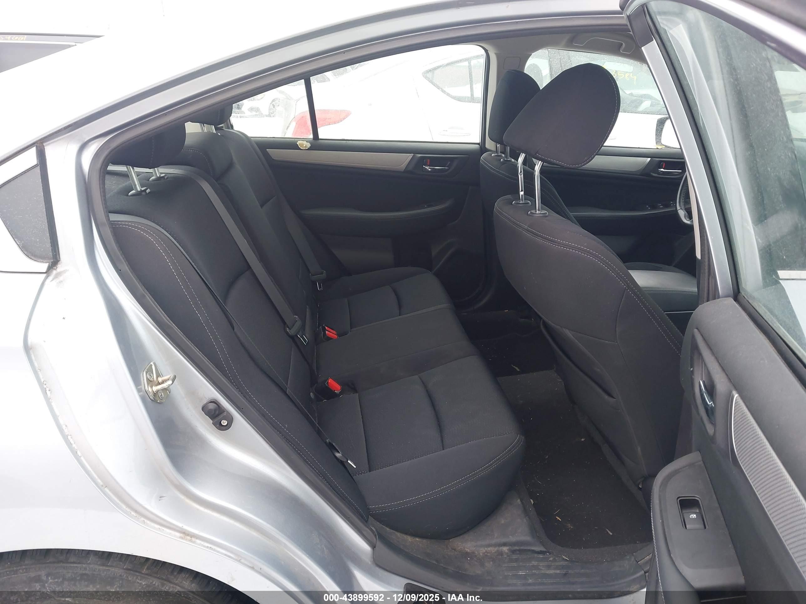 SUBARU LEGACY image 8