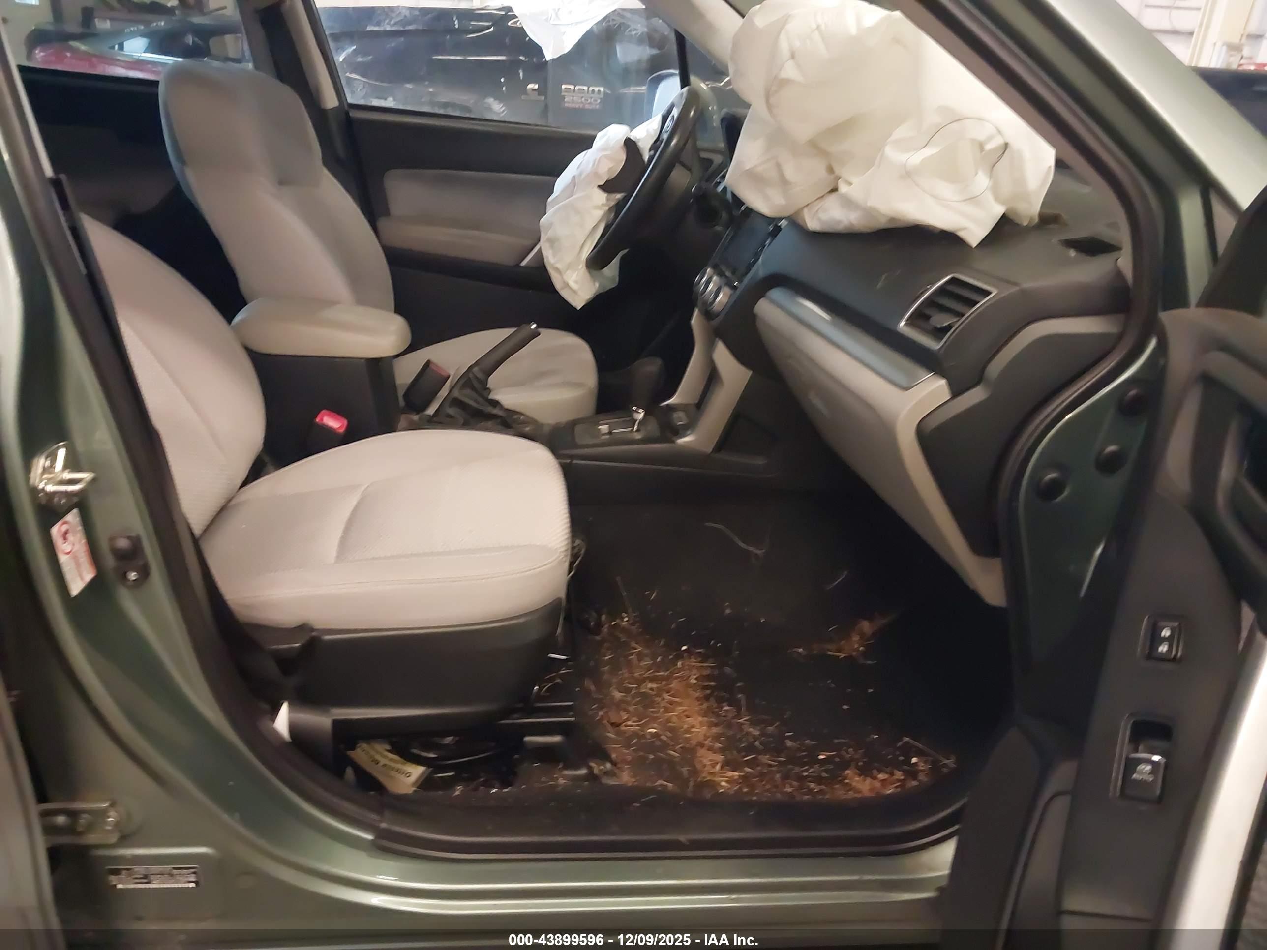 SUBARU FORESTER image 5