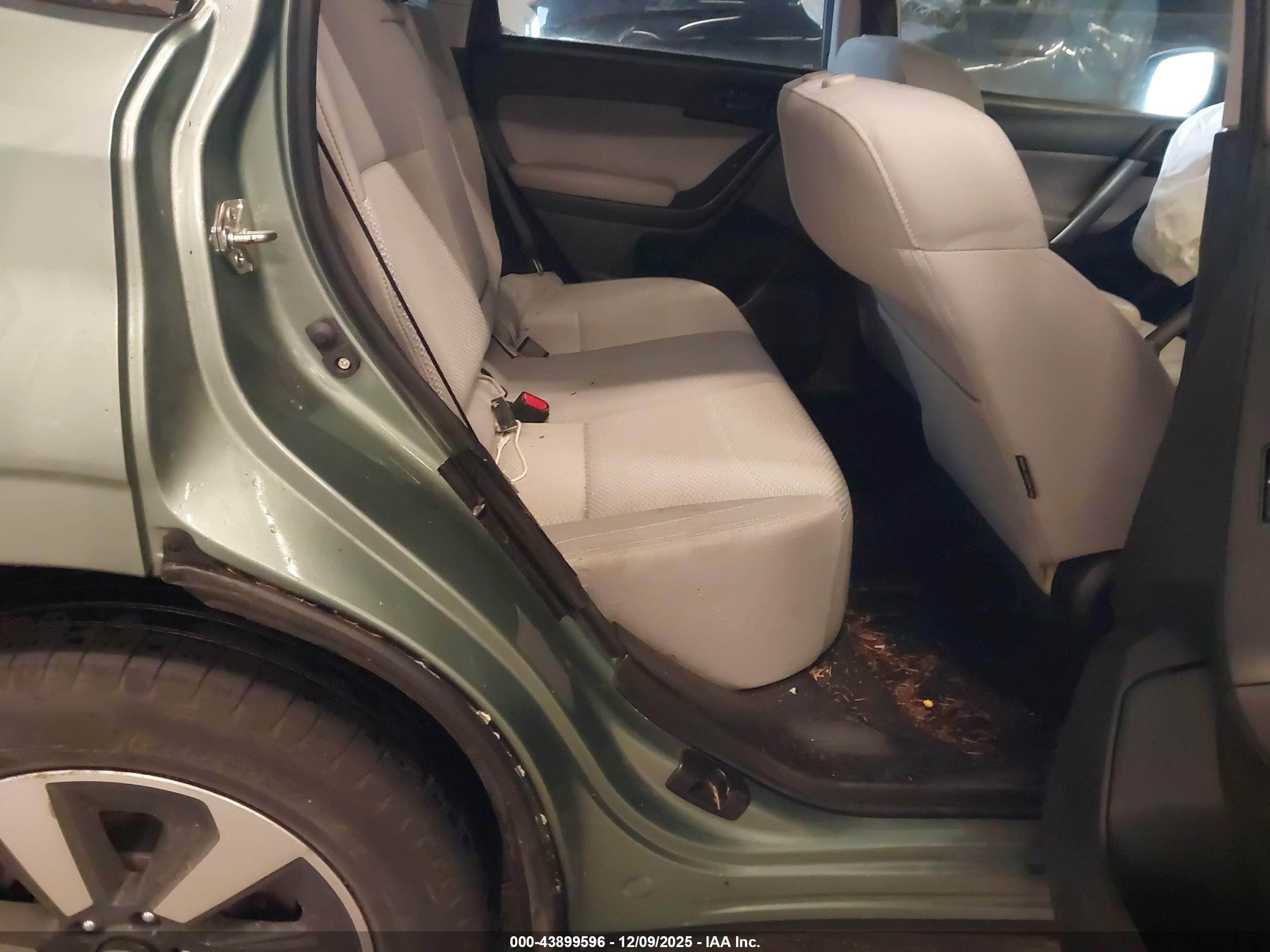 SUBARU FORESTER image 8