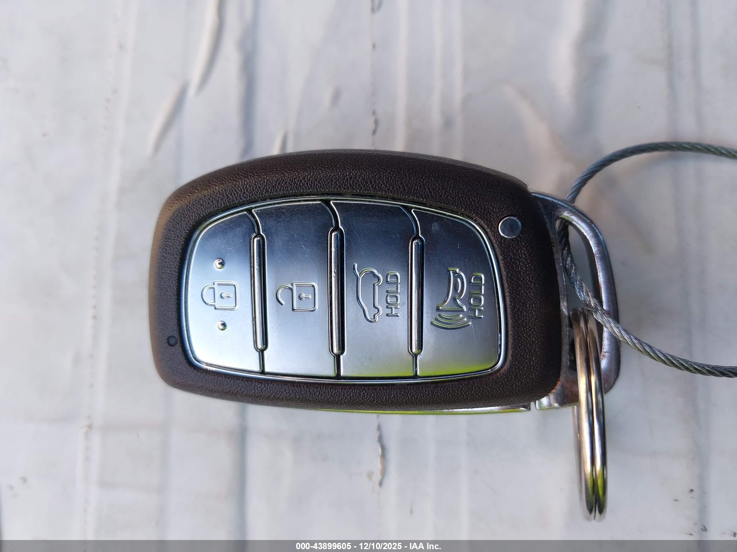 HYUNDAI TUCSON image 11