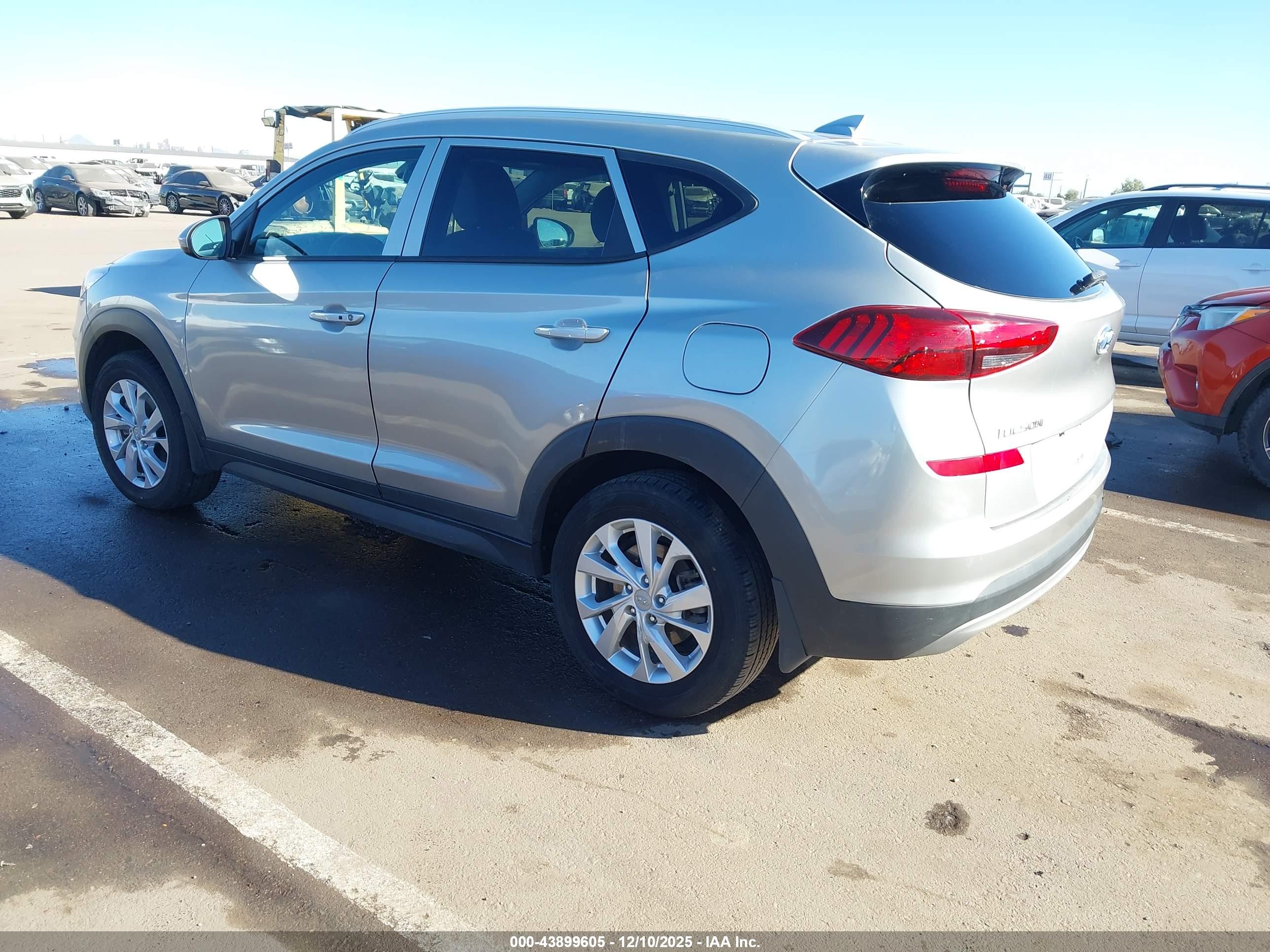 HYUNDAI TUCSON image 3