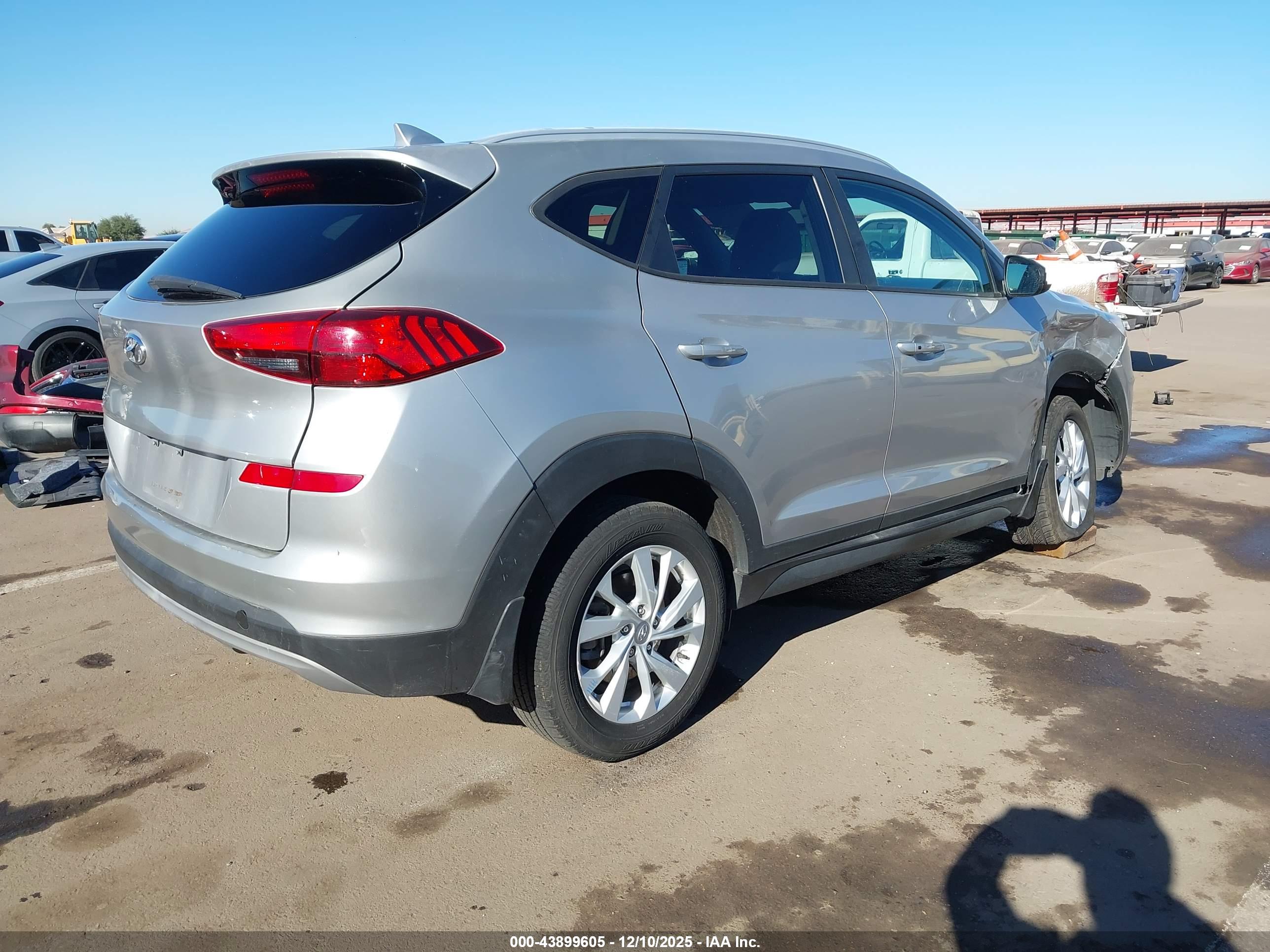 HYUNDAI TUCSON image 4